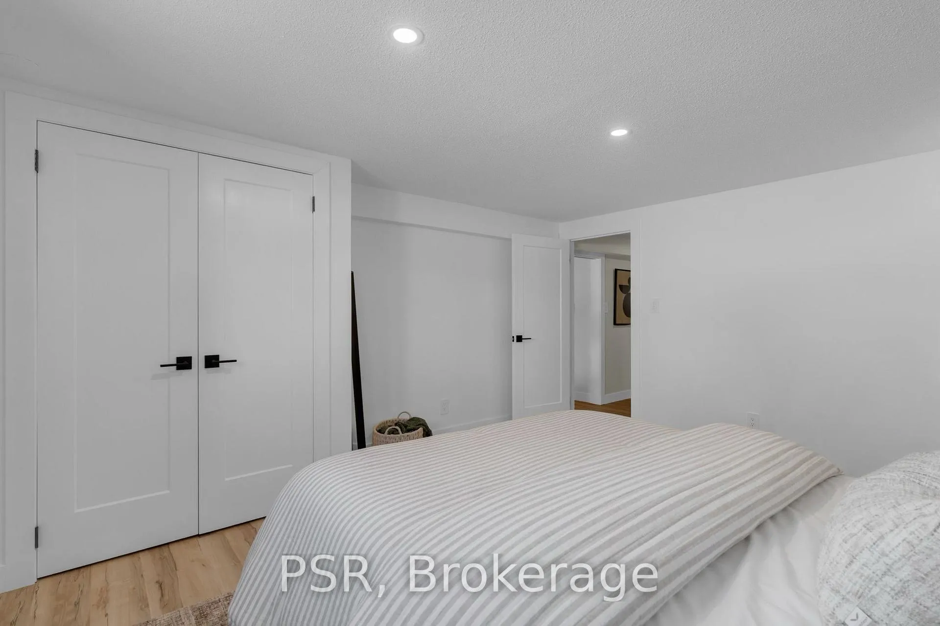Photo 32 of 4 Centennial Avenue, Springwater, Elmvale — HOMEH