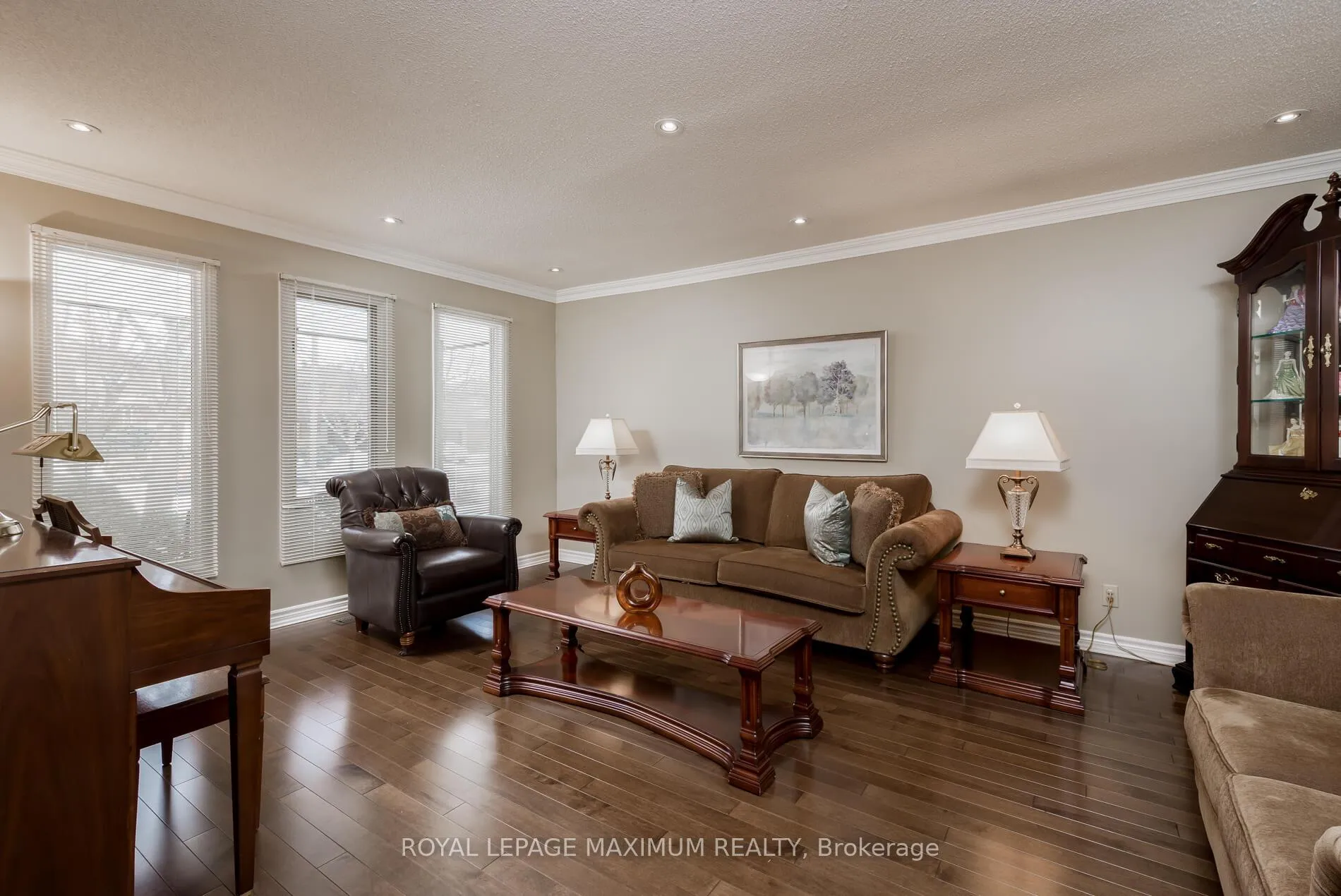 Photo 5 of 252 Triton Avenue, Vaughan, West Woodbridge — HOMEH