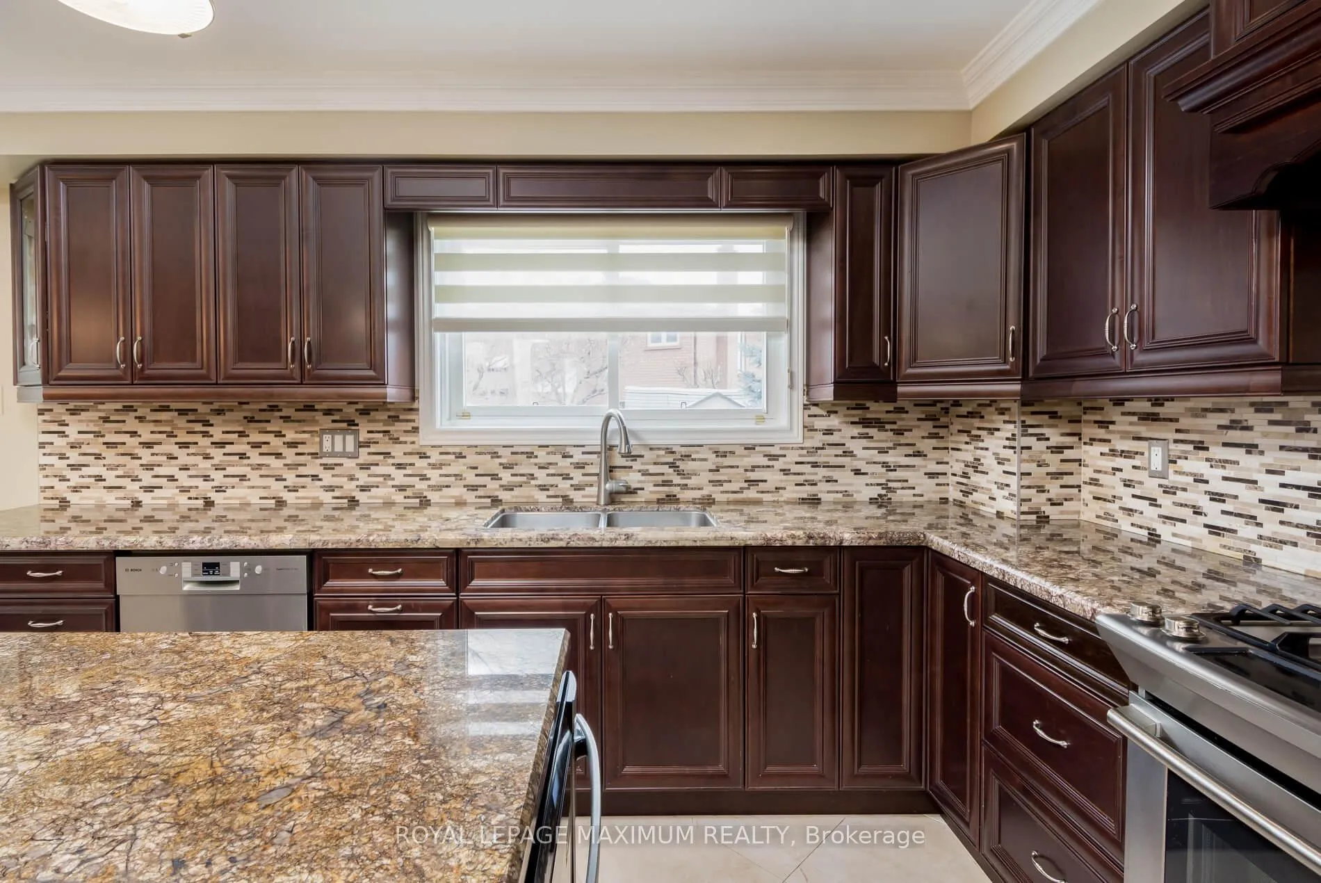 Photo 10 of 252 Triton Avenue, Vaughan, West Woodbridge — HOMEH