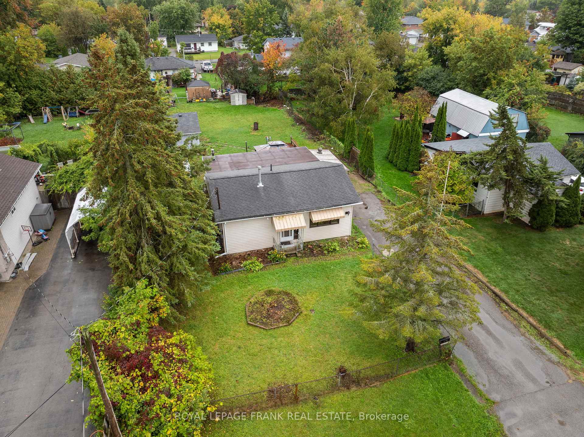 Photo 1 of 379 Irene Drive, Georgina, Keswick South — HOMEH