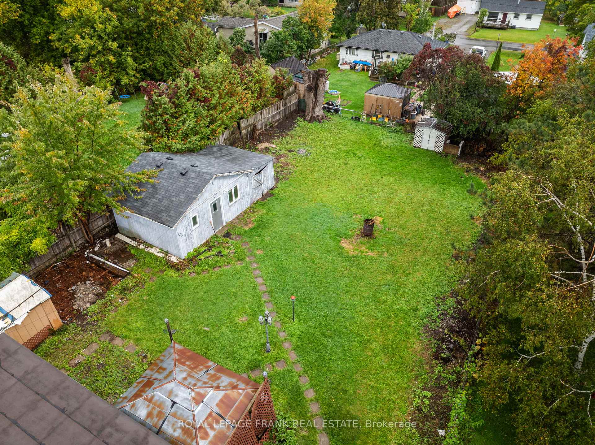 Photo 5 of 379 Irene Drive, Georgina, Keswick South — HOMEH