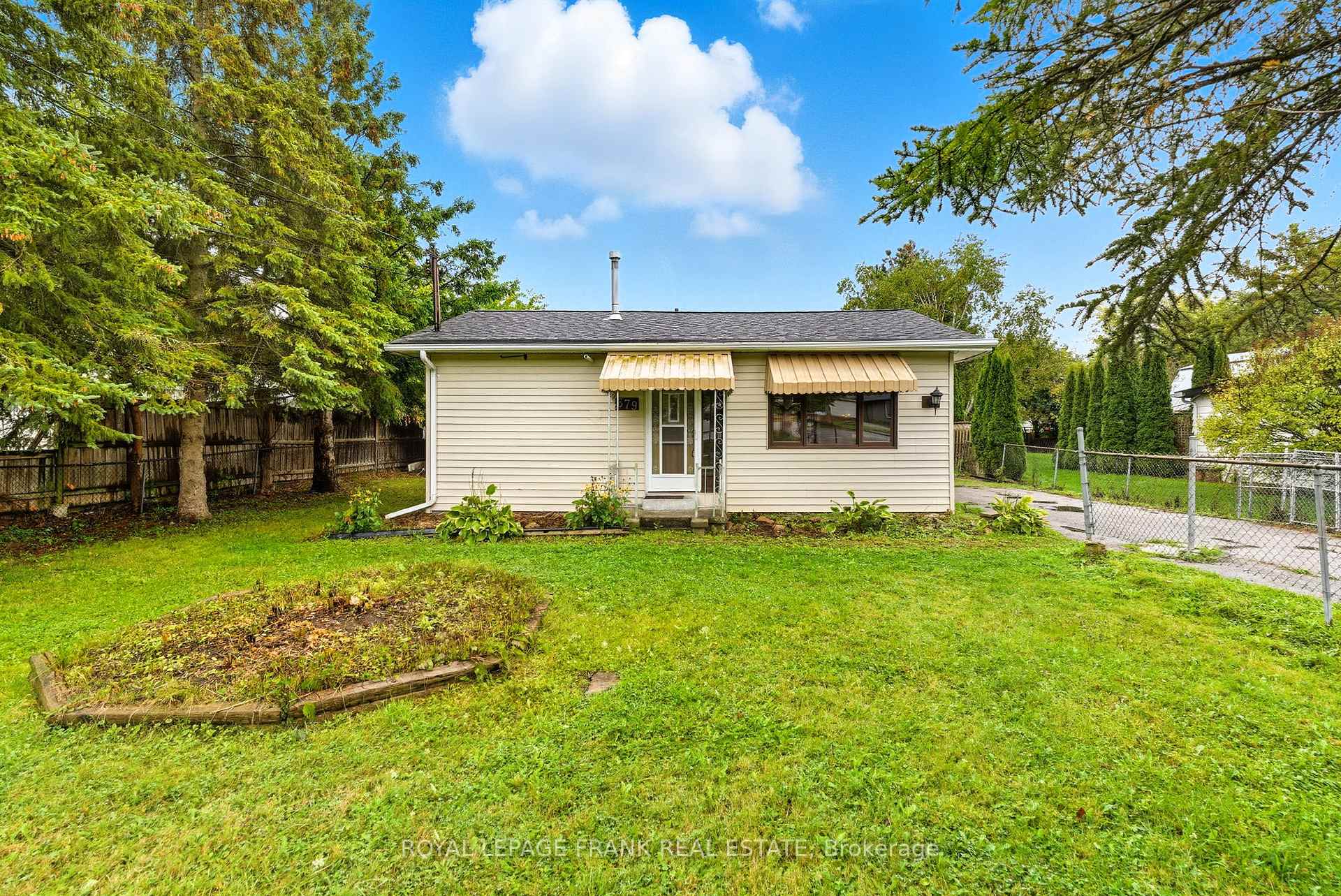 Photo 6 of 379 Irene Drive, Georgina, Keswick South — HOMEH