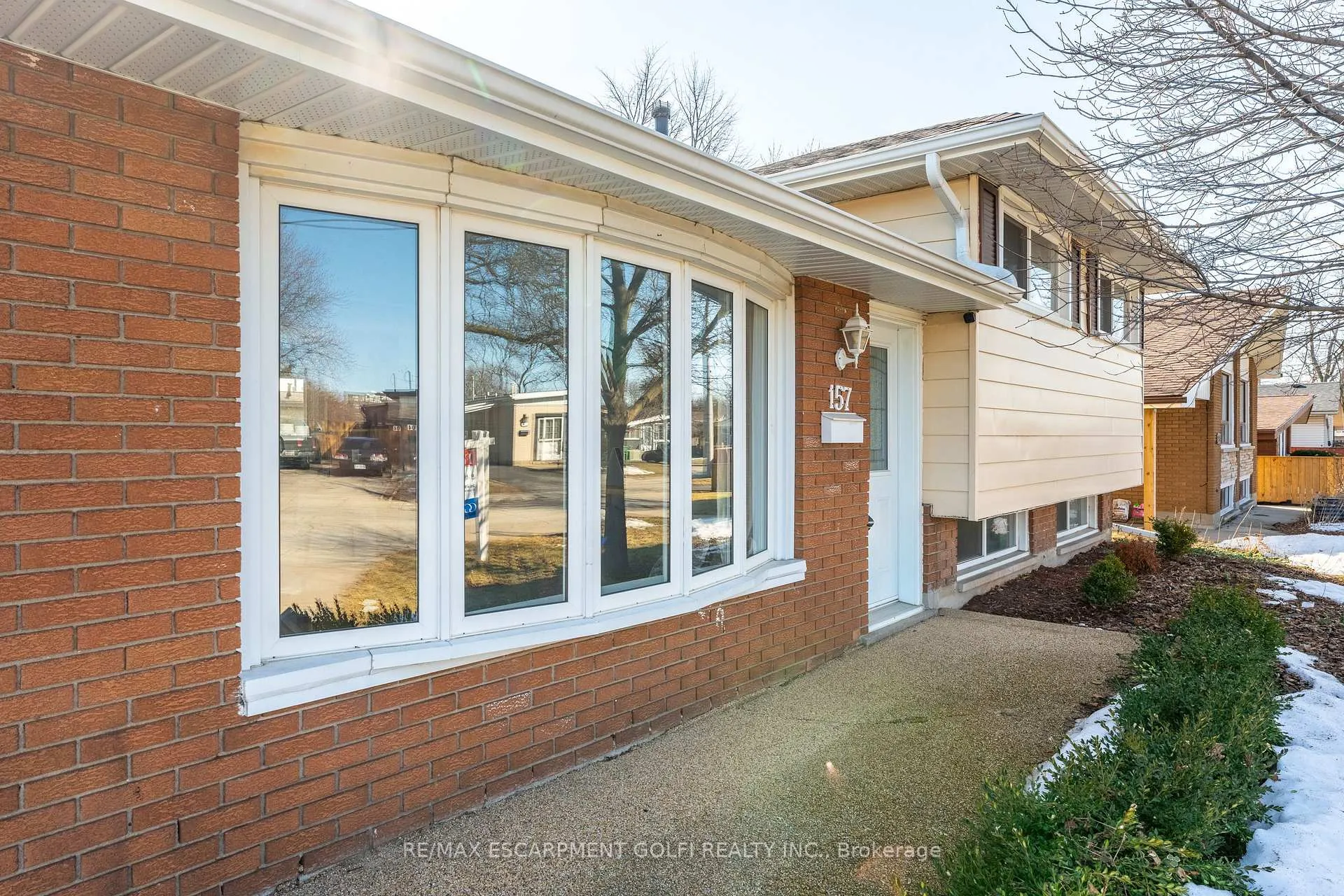 Photo 3 of 157 Fielding Crescent, Hamilton, Lawfield — HOMEH