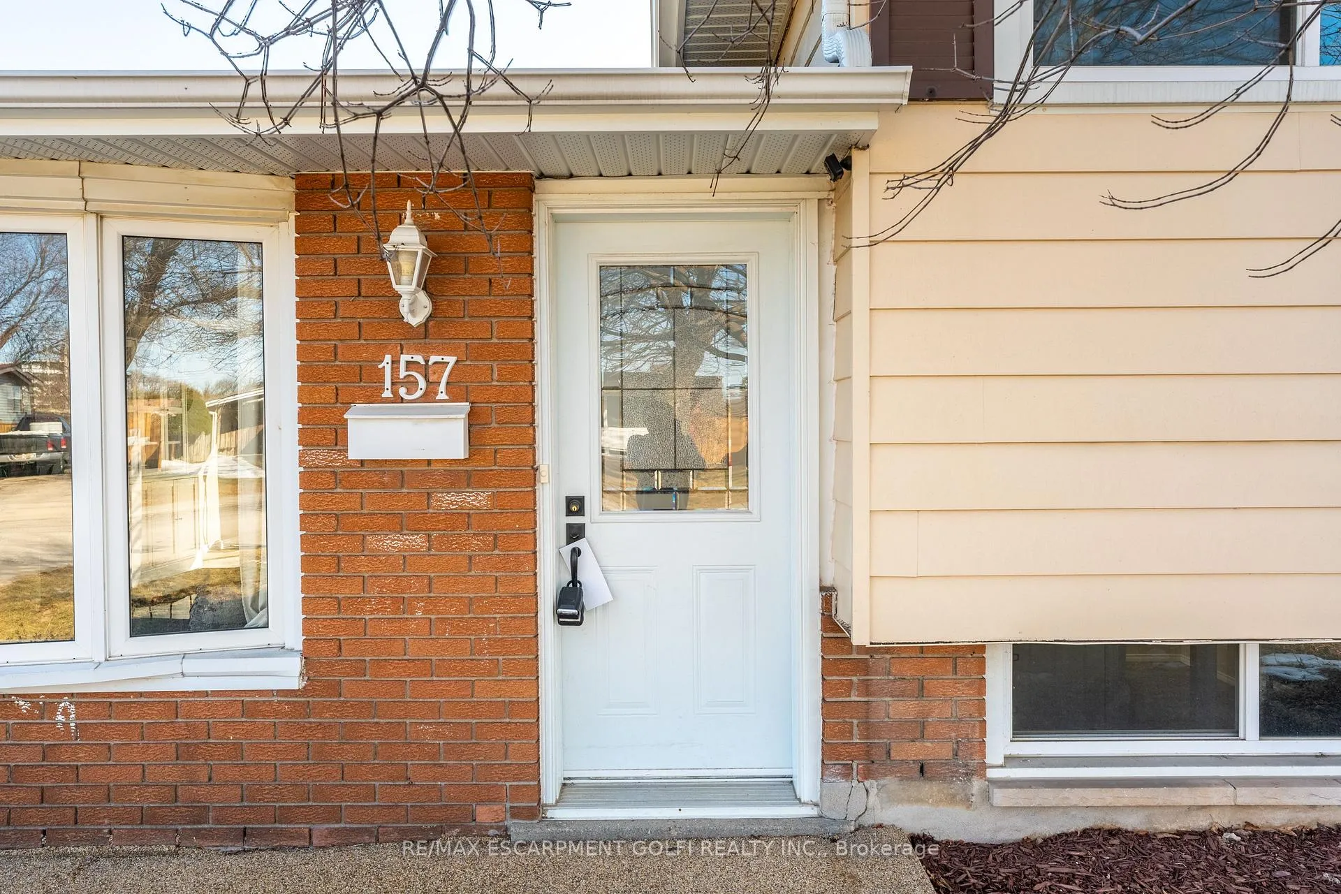 Photo 4 of 157 Fielding Crescent, Hamilton, Lawfield — HOMEH