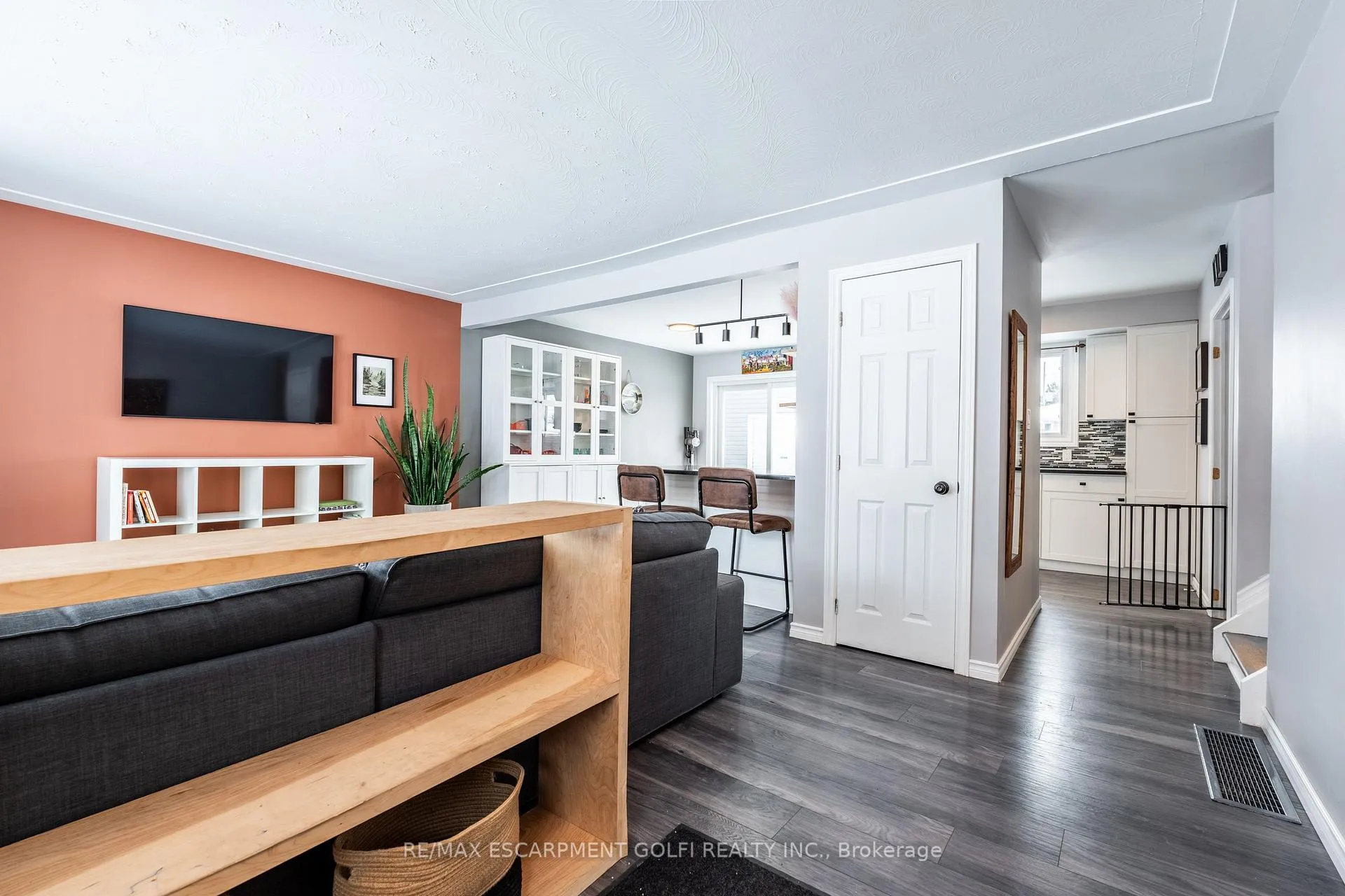 Photo 6 of 157 Fielding Crescent, Hamilton, Lawfield — HOMEH