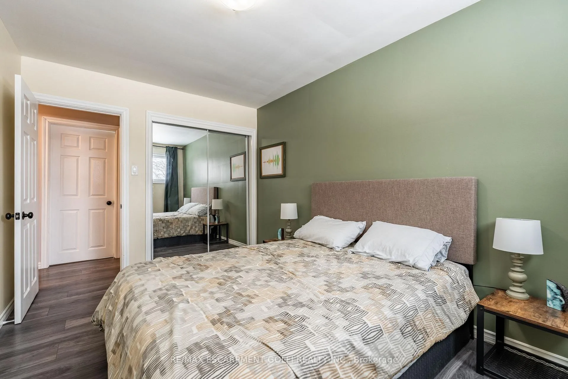 Photo 16 of 157 Fielding Crescent, Hamilton, Lawfield — HOMEH