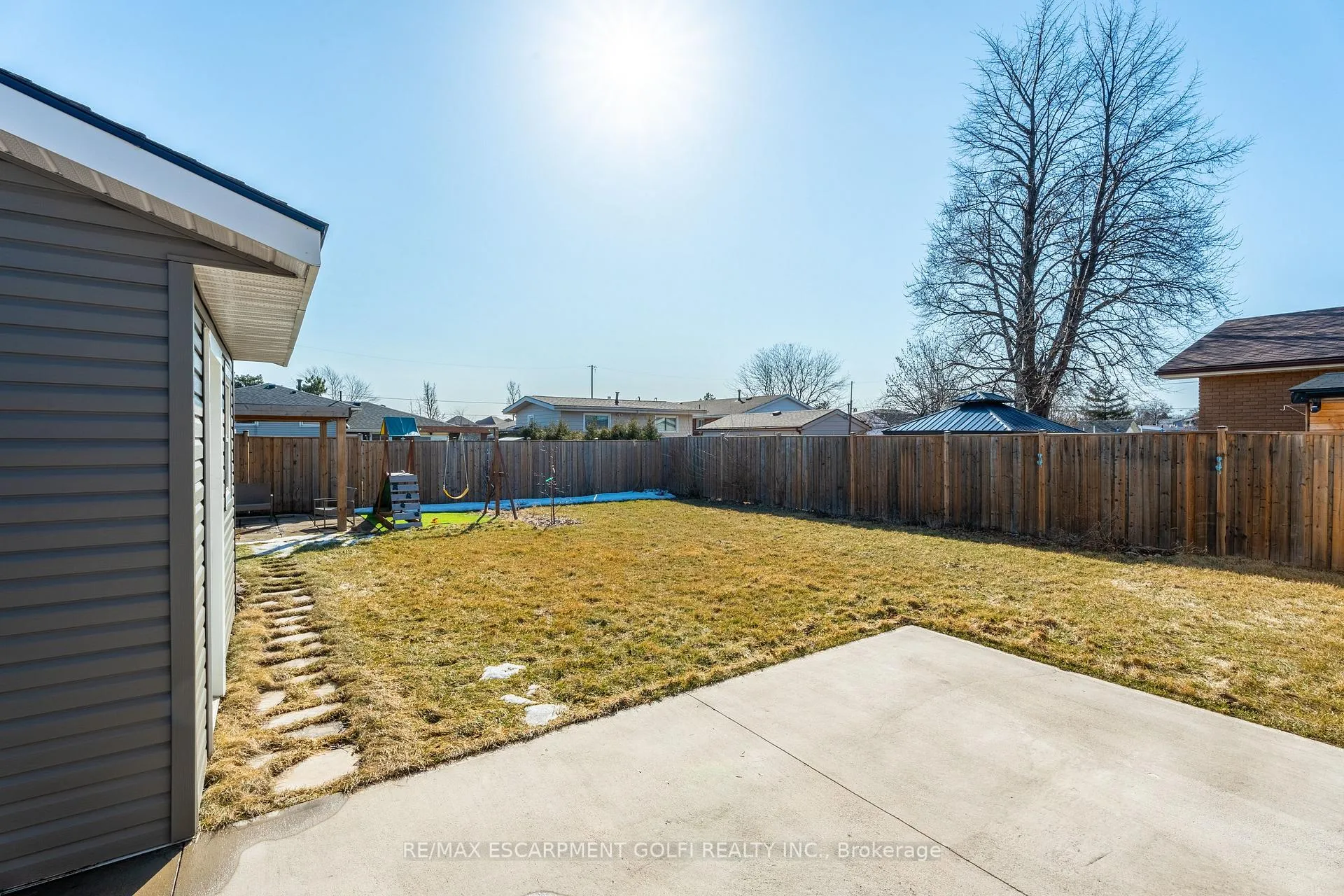 Photo 30 of 157 Fielding Crescent, Hamilton, Lawfield — HOMEH