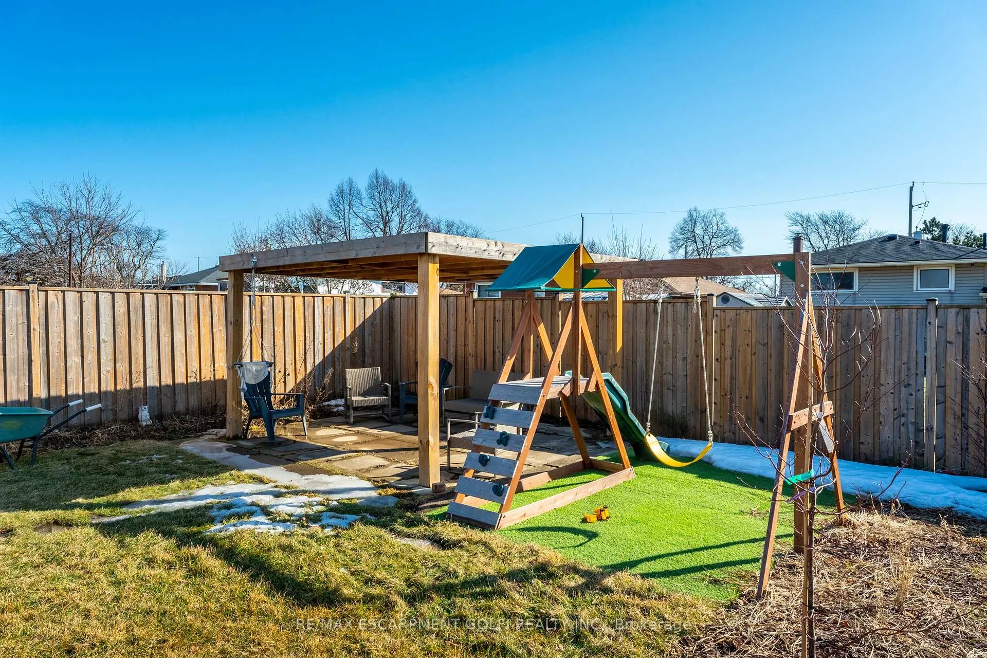 Photo 38 of 157 Fielding Crescent, Hamilton, Lawfield — HOMEH