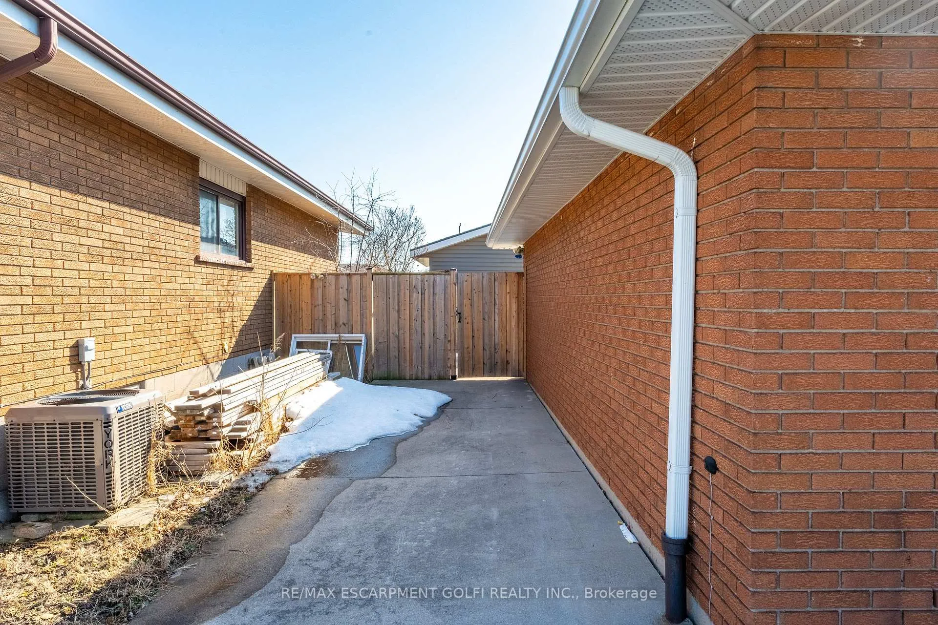 Photo 40 of 157 Fielding Crescent, Hamilton, Lawfield — HOMEH