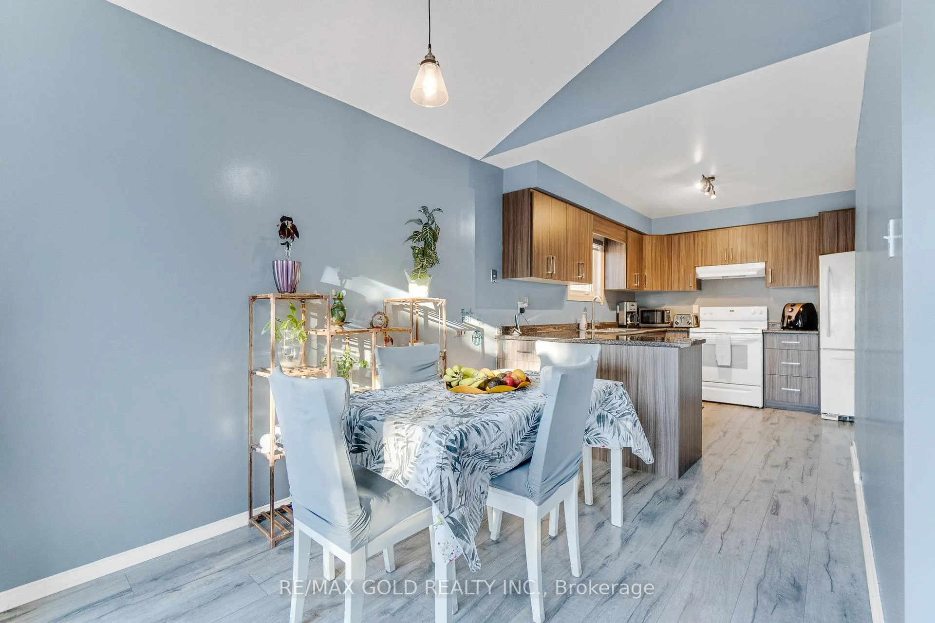 Photo 11 of 5 Furrows End, Brampton, Heart Lake West — HOMEH