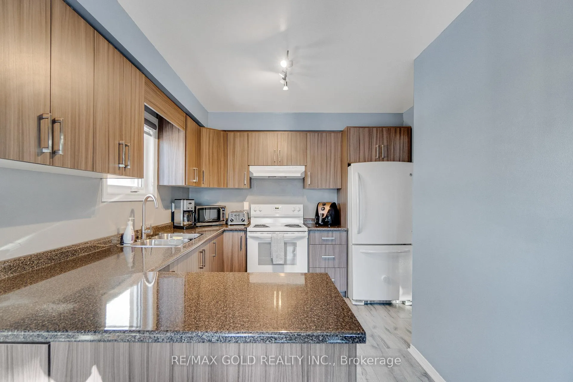 Photo 16 of 5 Furrows End, Brampton, Heart Lake West — HOMEH