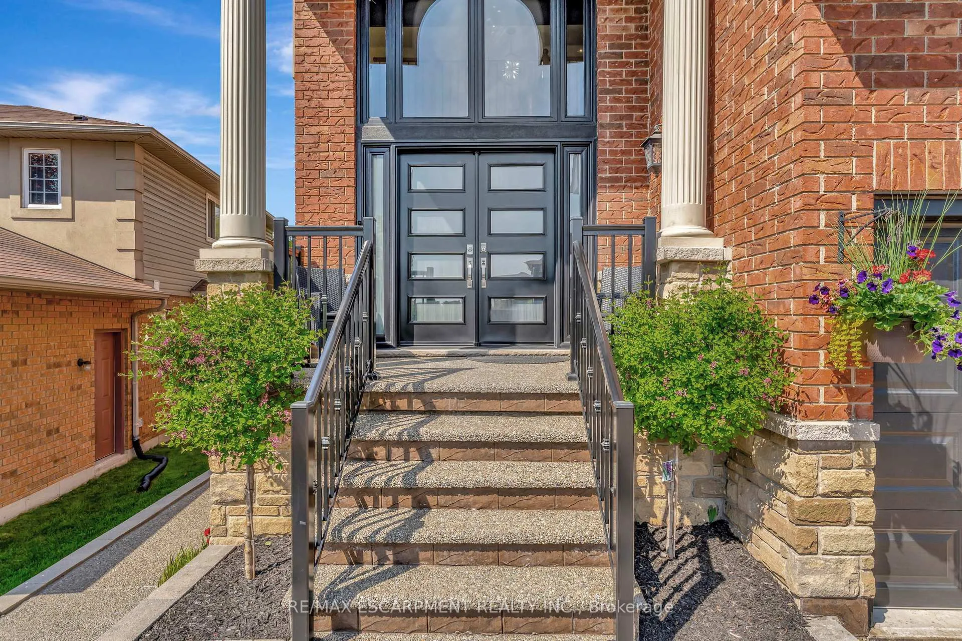 Photo 4 of 130 Napoli Drive, Hamilton, Gurnett — HOMEH