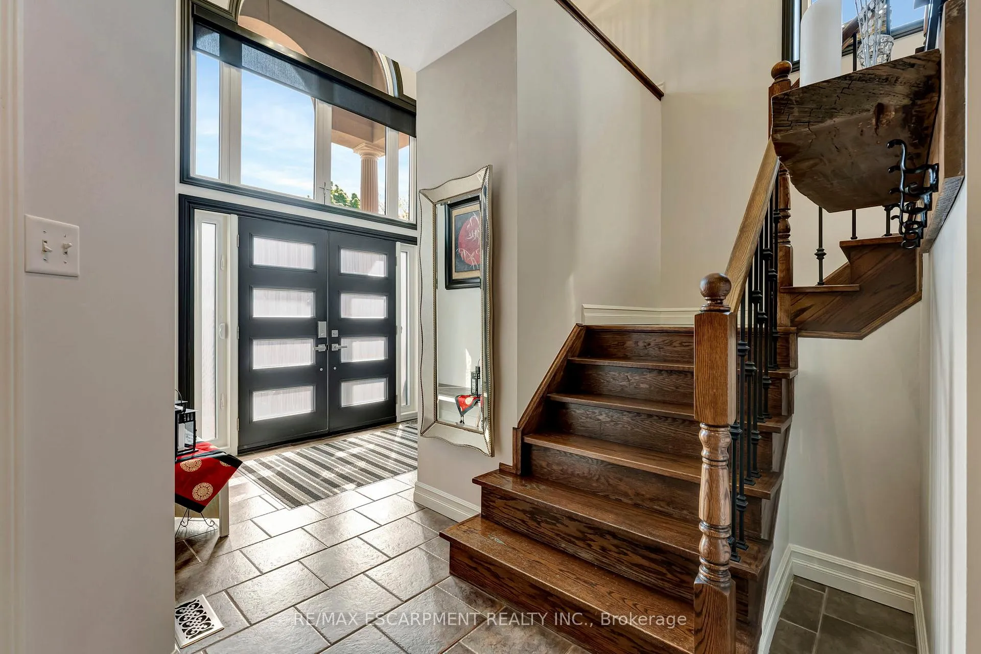 Photo 9 of 130 Napoli Drive, Hamilton, Gurnett — HOMEH