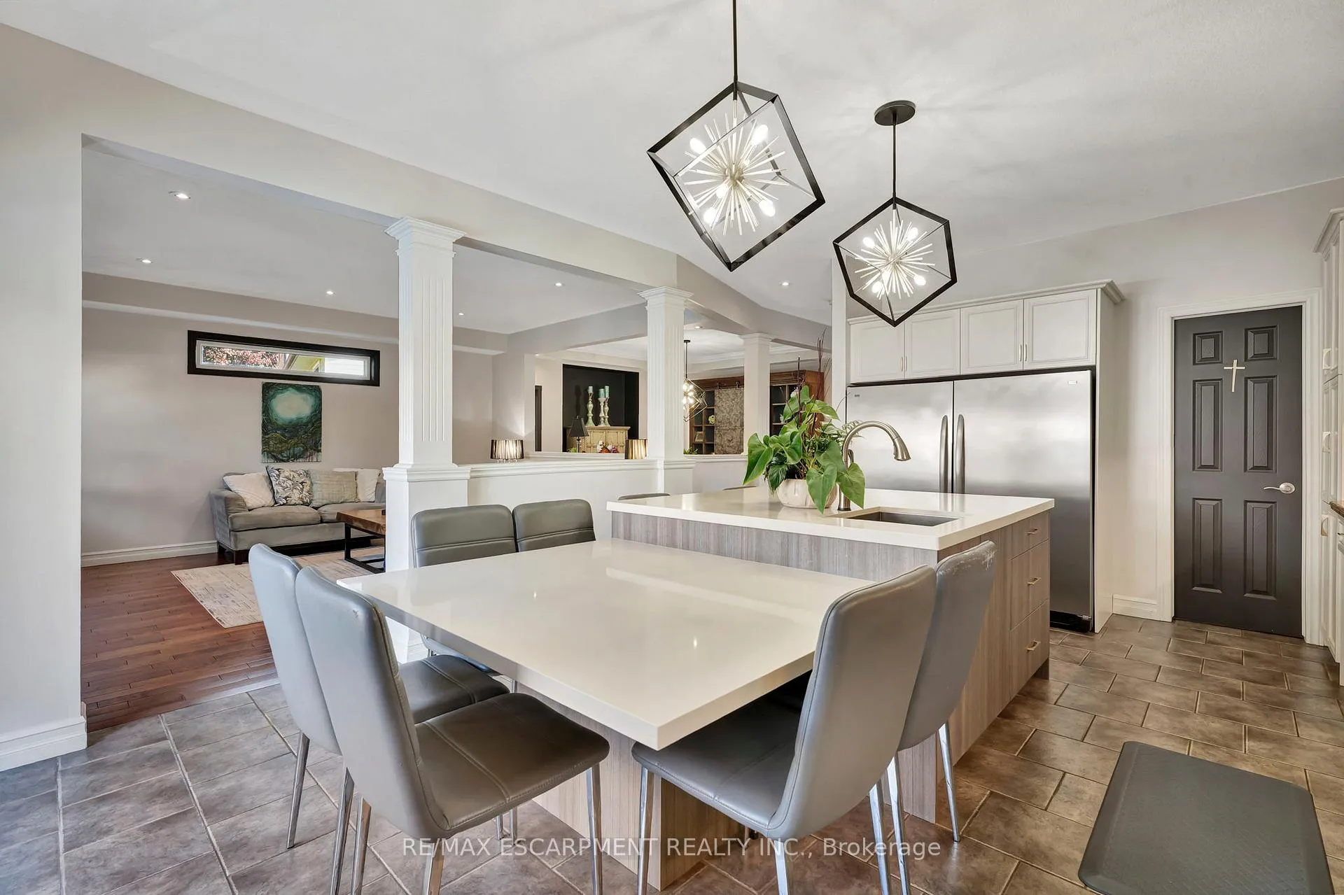 Photo 15 of 130 Napoli Drive, Hamilton, Gurnett — HOMEH