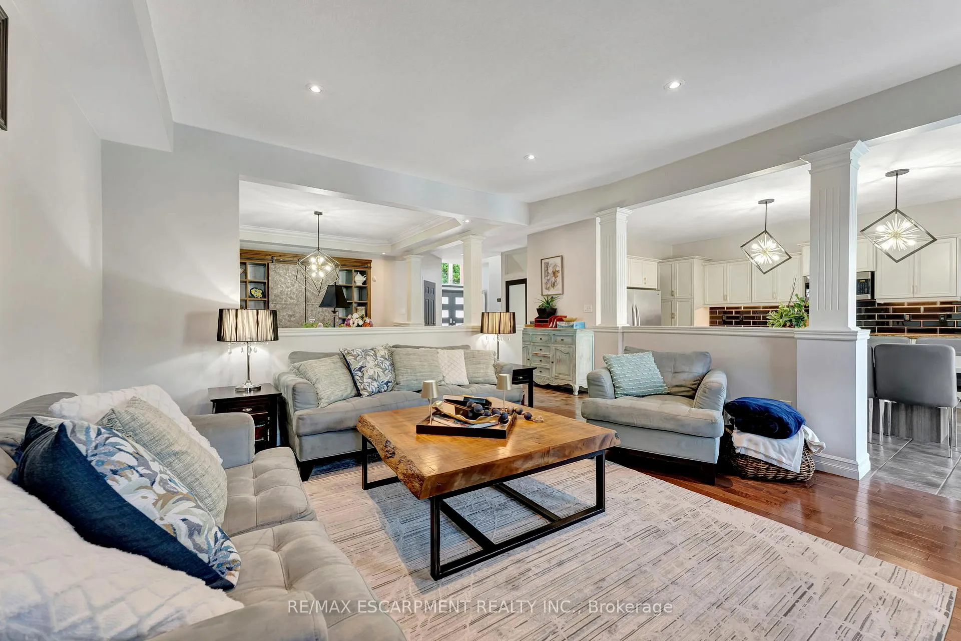Photo 20 of 130 Napoli Drive, Hamilton, Gurnett — HOMEH