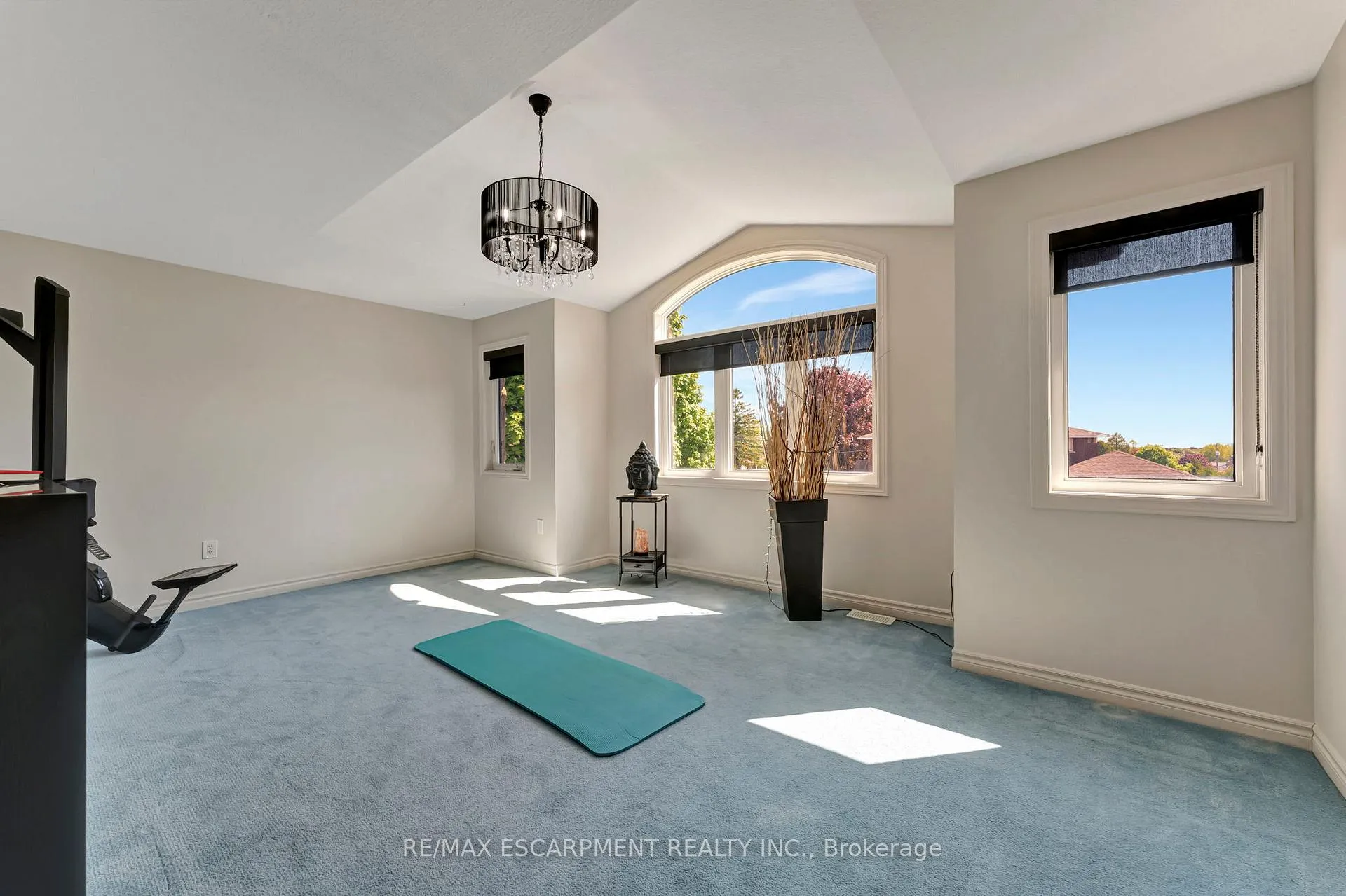 Photo 22 of 130 Napoli Drive, Hamilton, Gurnett — HOMEH