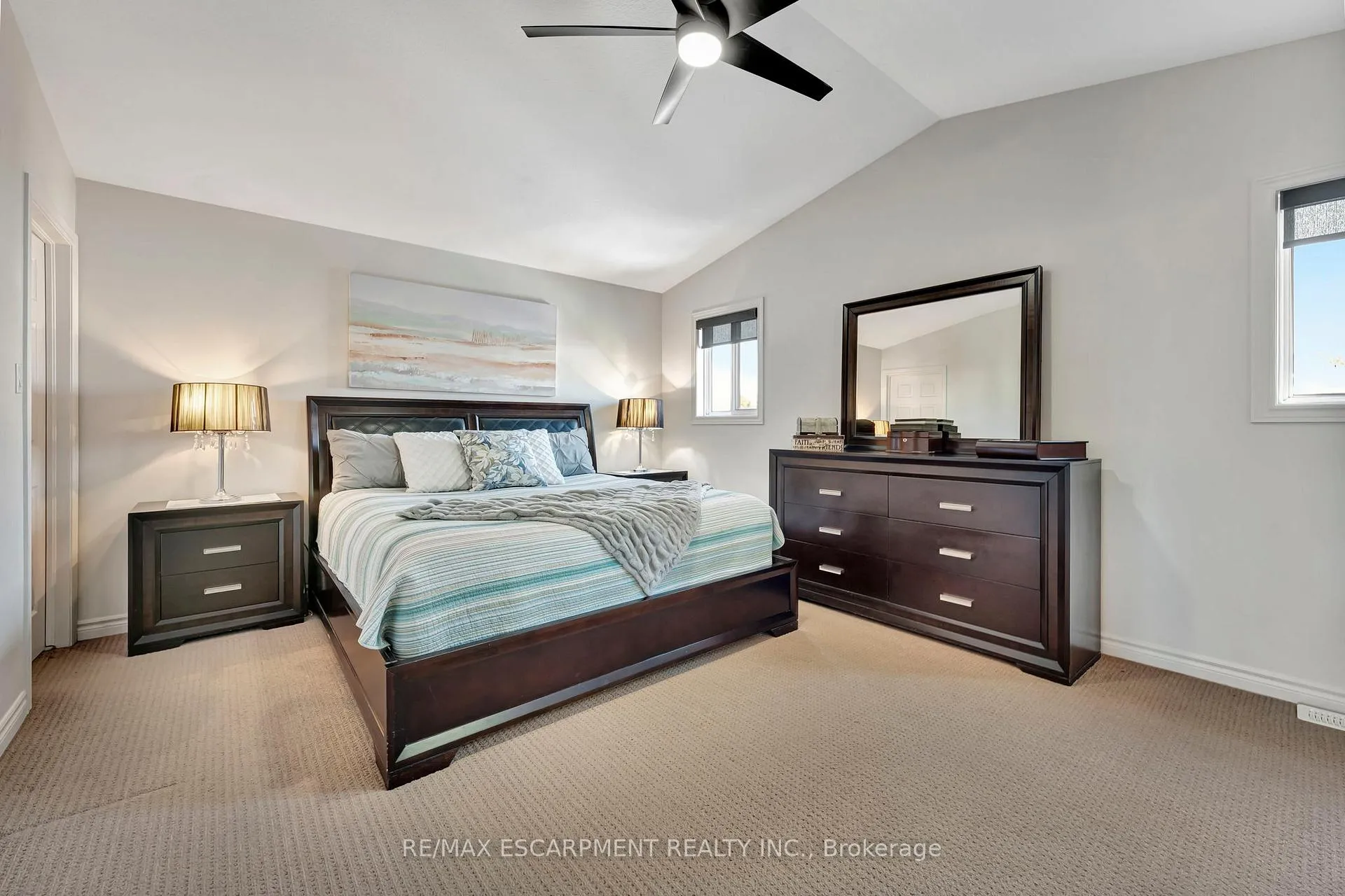 Photo 25 of 130 Napoli Drive, Hamilton, Gurnett — HOMEH
