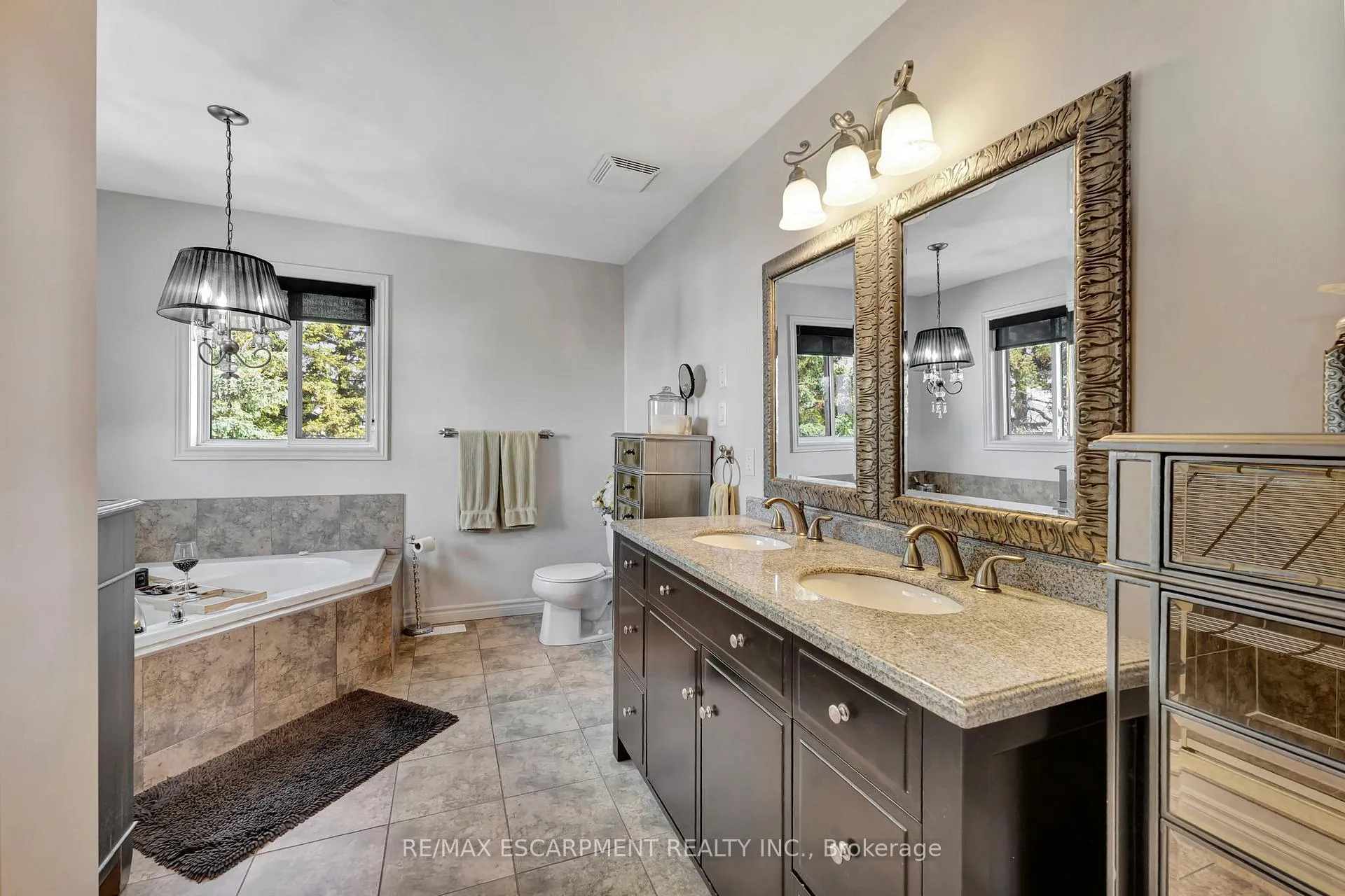 Photo 26 of 130 Napoli Drive, Hamilton, Gurnett — HOMEH