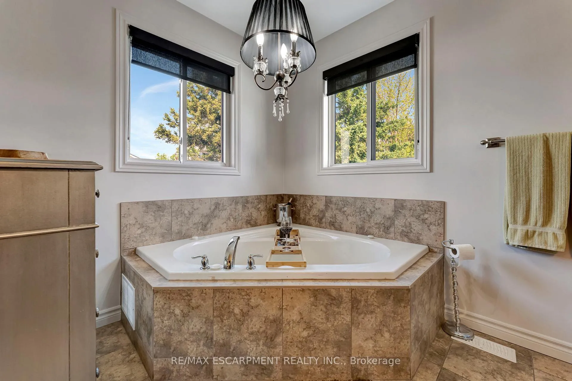 Photo 27 of 130 Napoli Drive, Hamilton, Gurnett — HOMEH