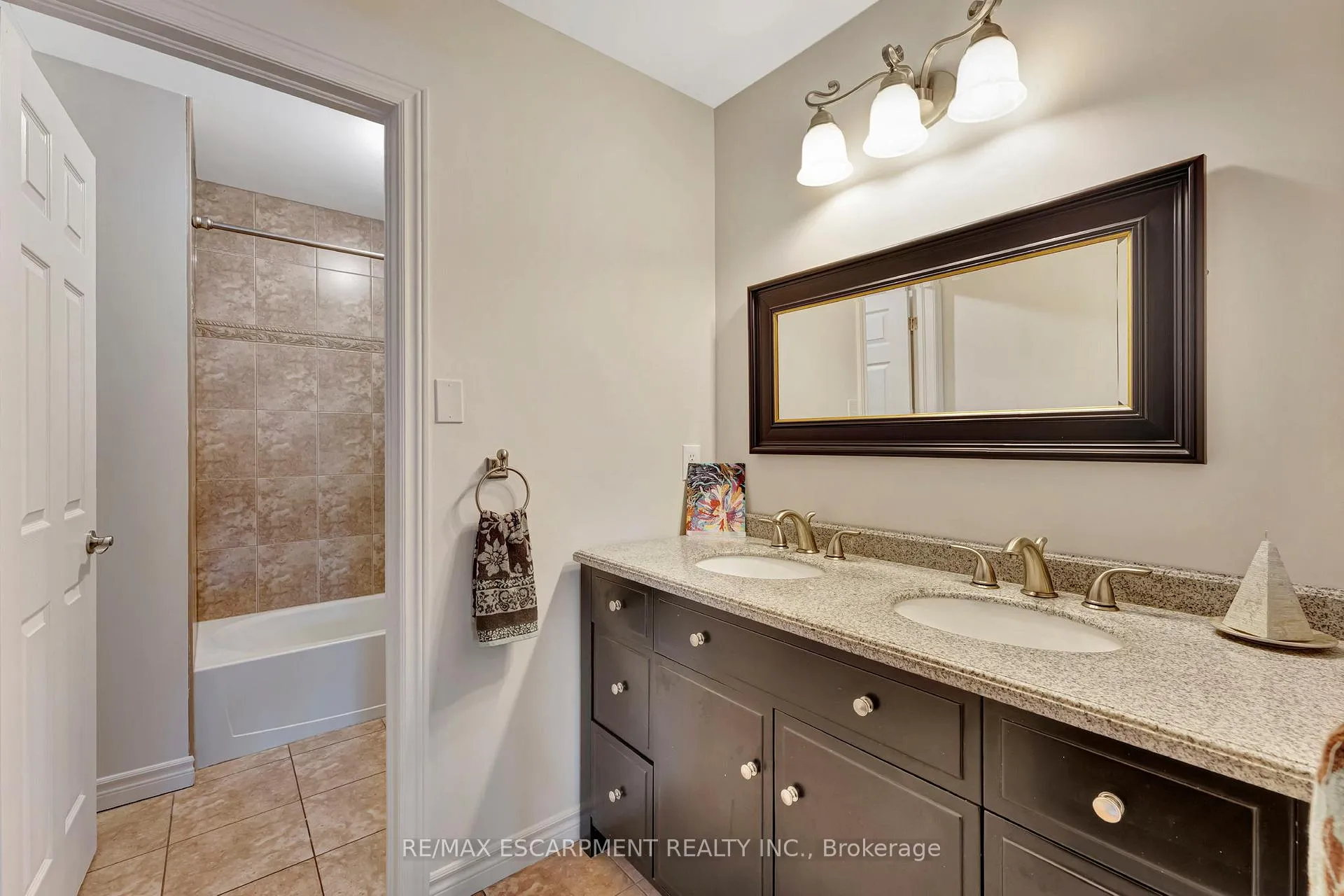 Photo 28 of 130 Napoli Drive, Hamilton, Gurnett — HOMEH