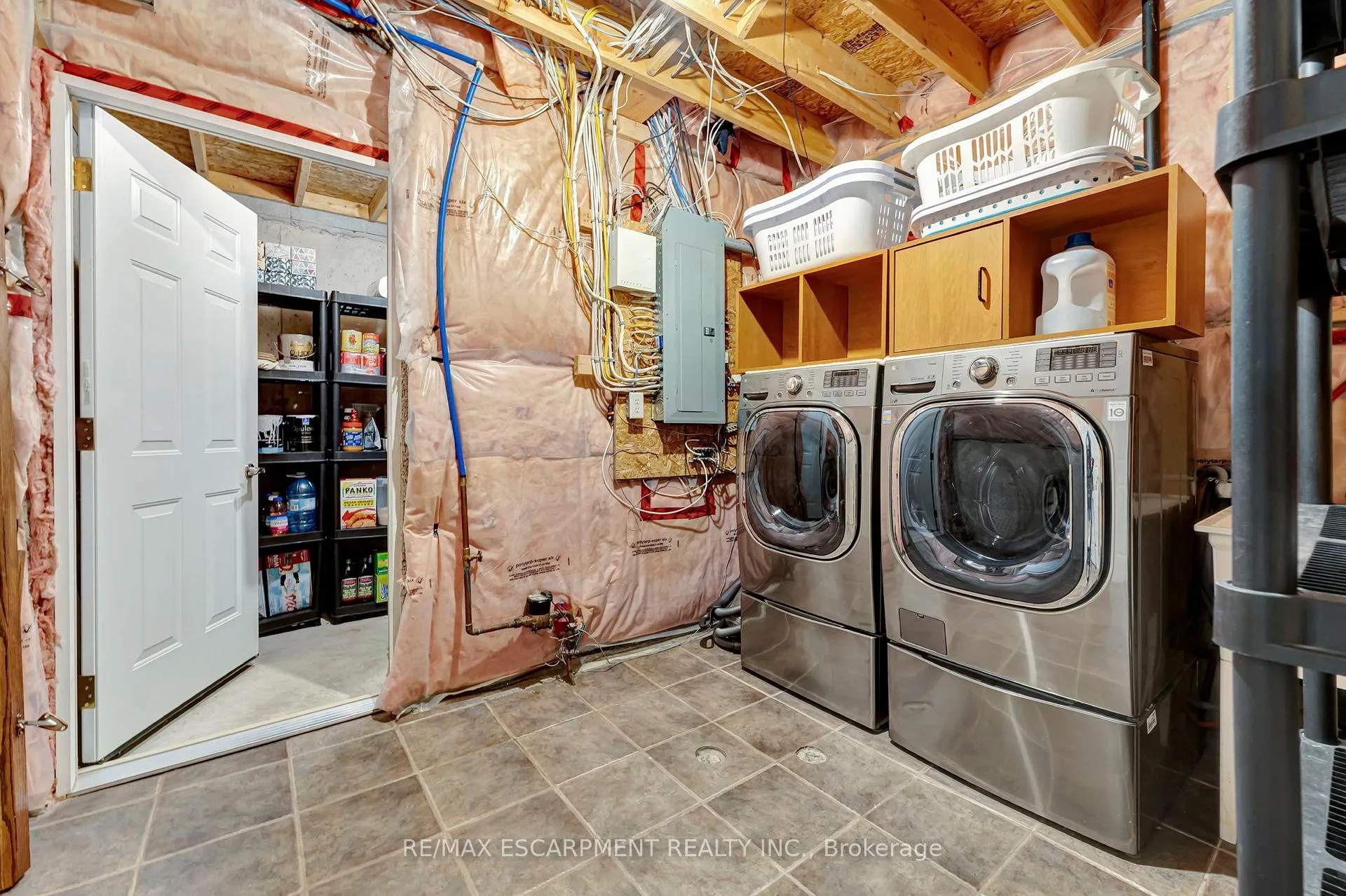Photo 30 of 130 Napoli Drive, Hamilton, Gurnett — HOMEH