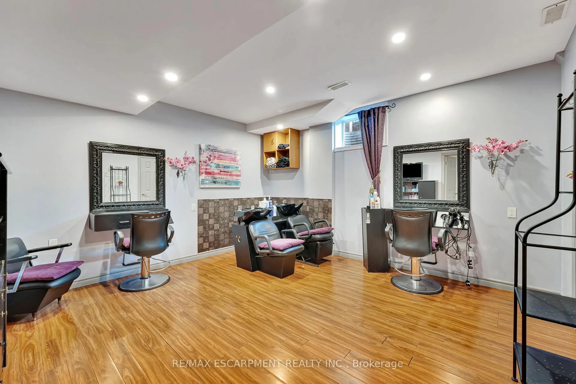 Photo 31 of 130 Napoli Drive, Hamilton, Gurnett — HOMEH