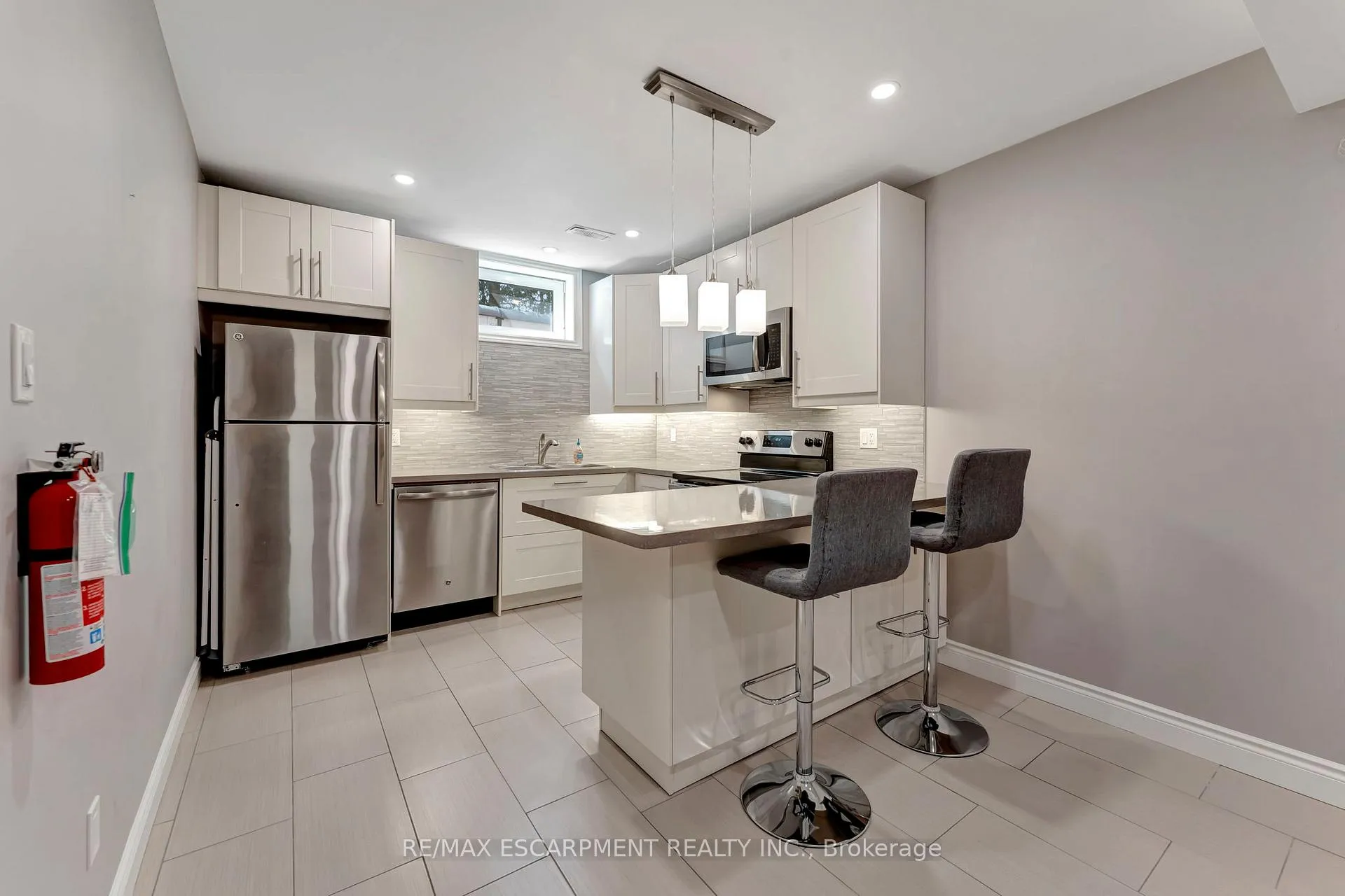 Photo 33 of 130 Napoli Drive, Hamilton, Gurnett — HOMEH