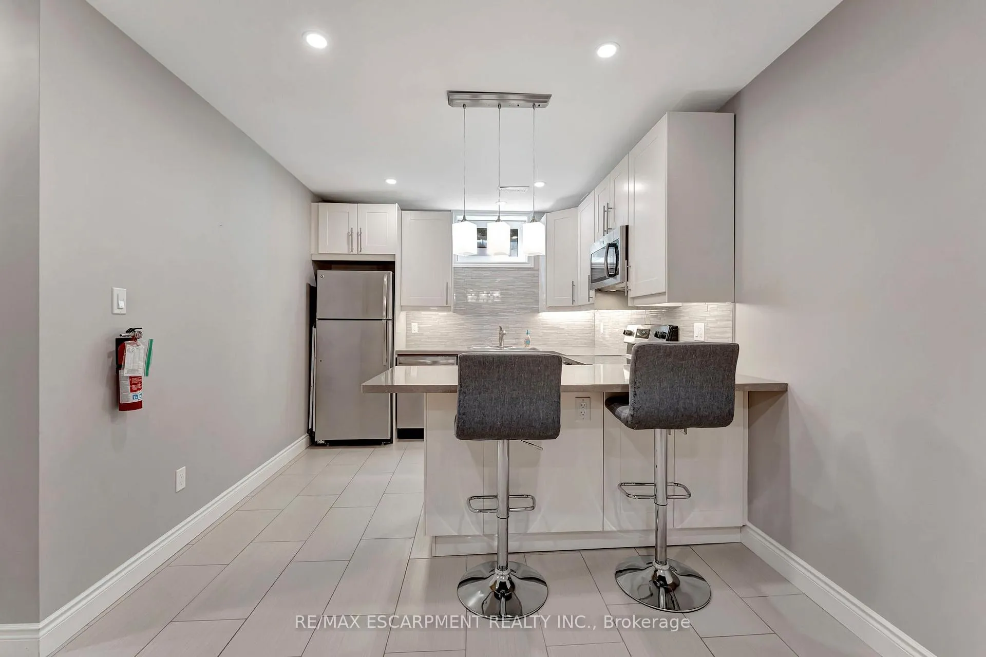 Photo 34 of 130 Napoli Drive, Hamilton, Gurnett — HOMEH