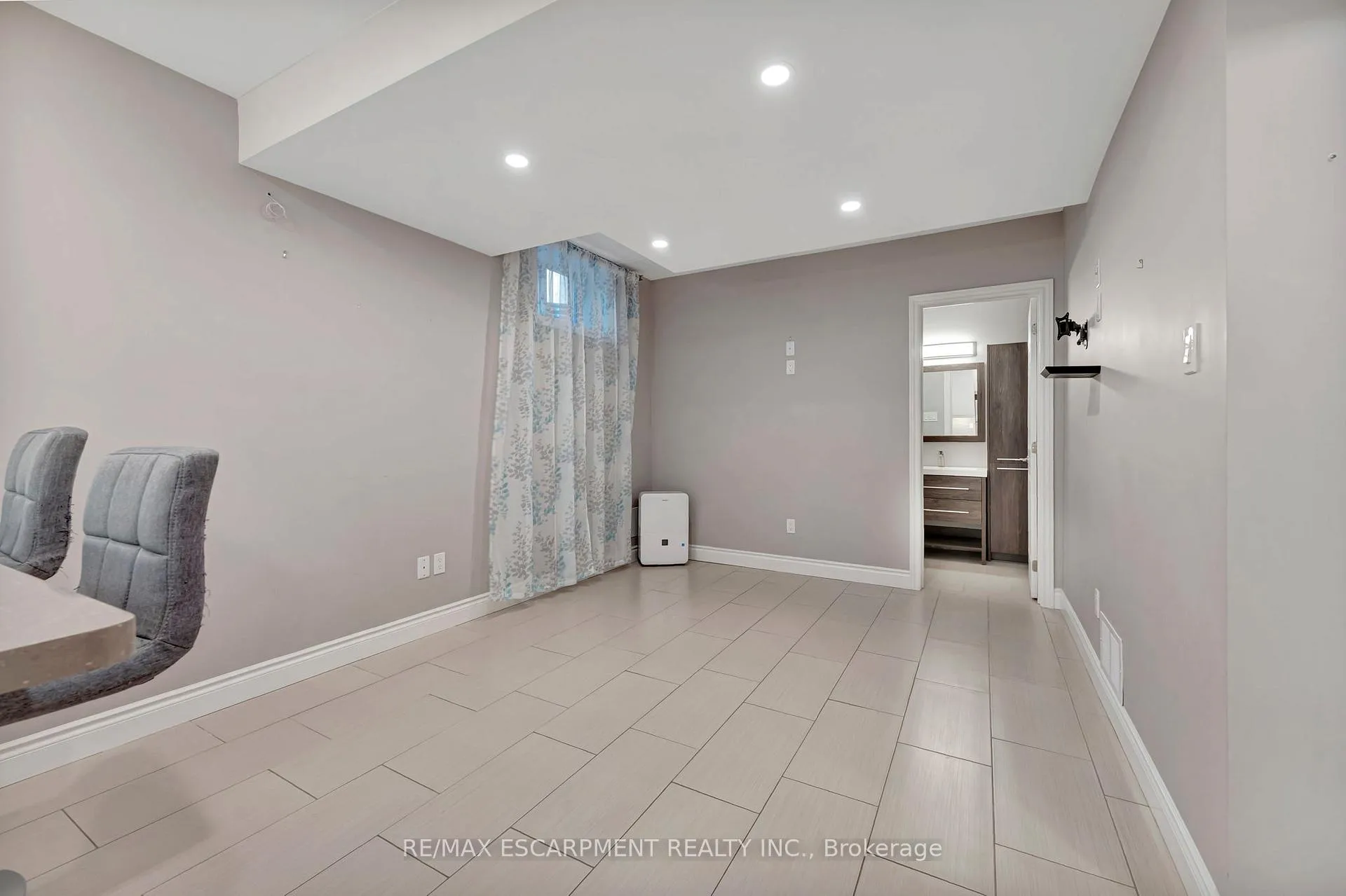 Photo 36 of 130 Napoli Drive, Hamilton, Gurnett — HOMEH