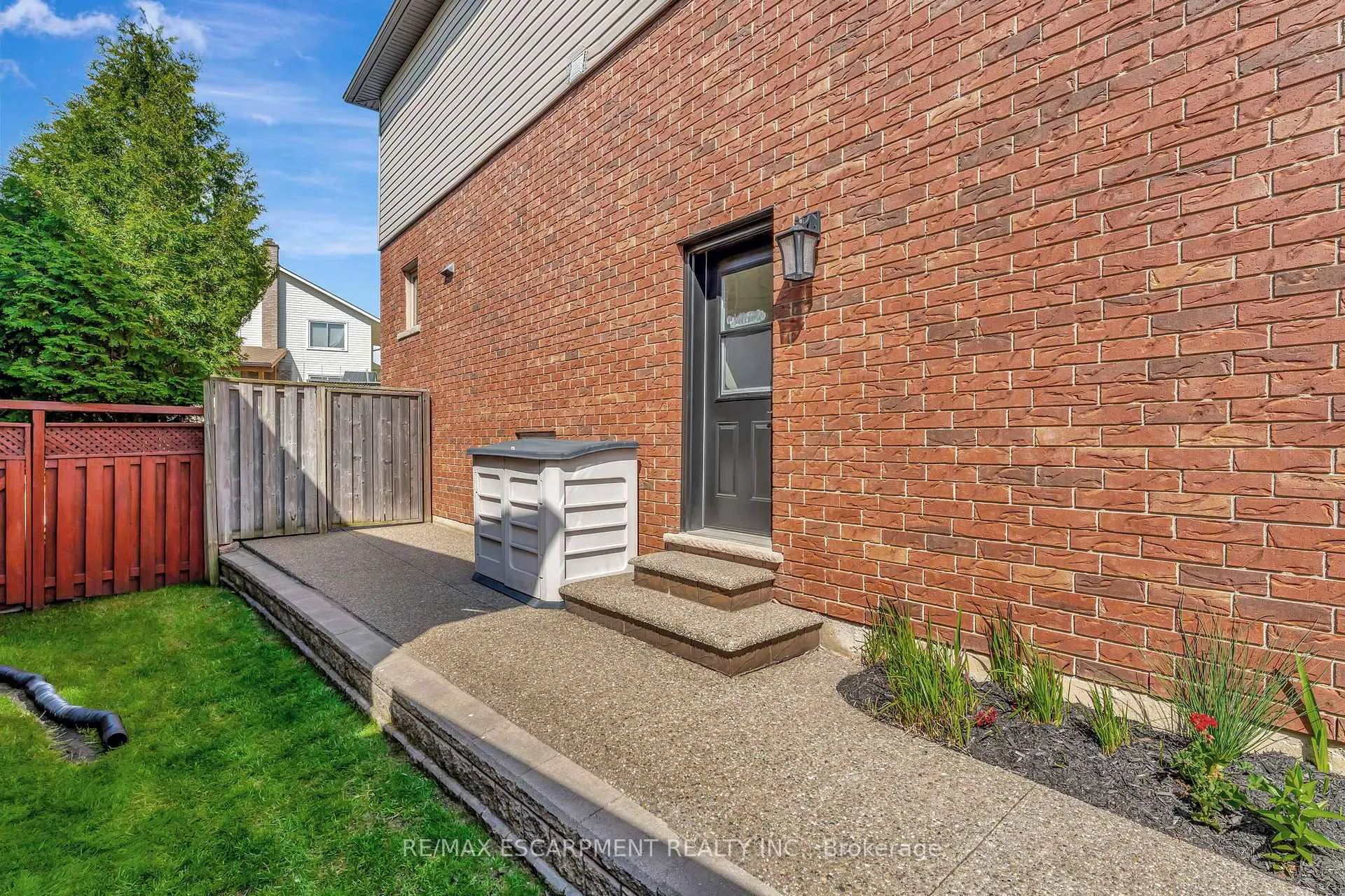 Photo 39 of 130 Napoli Drive, Hamilton, Gurnett — HOMEH