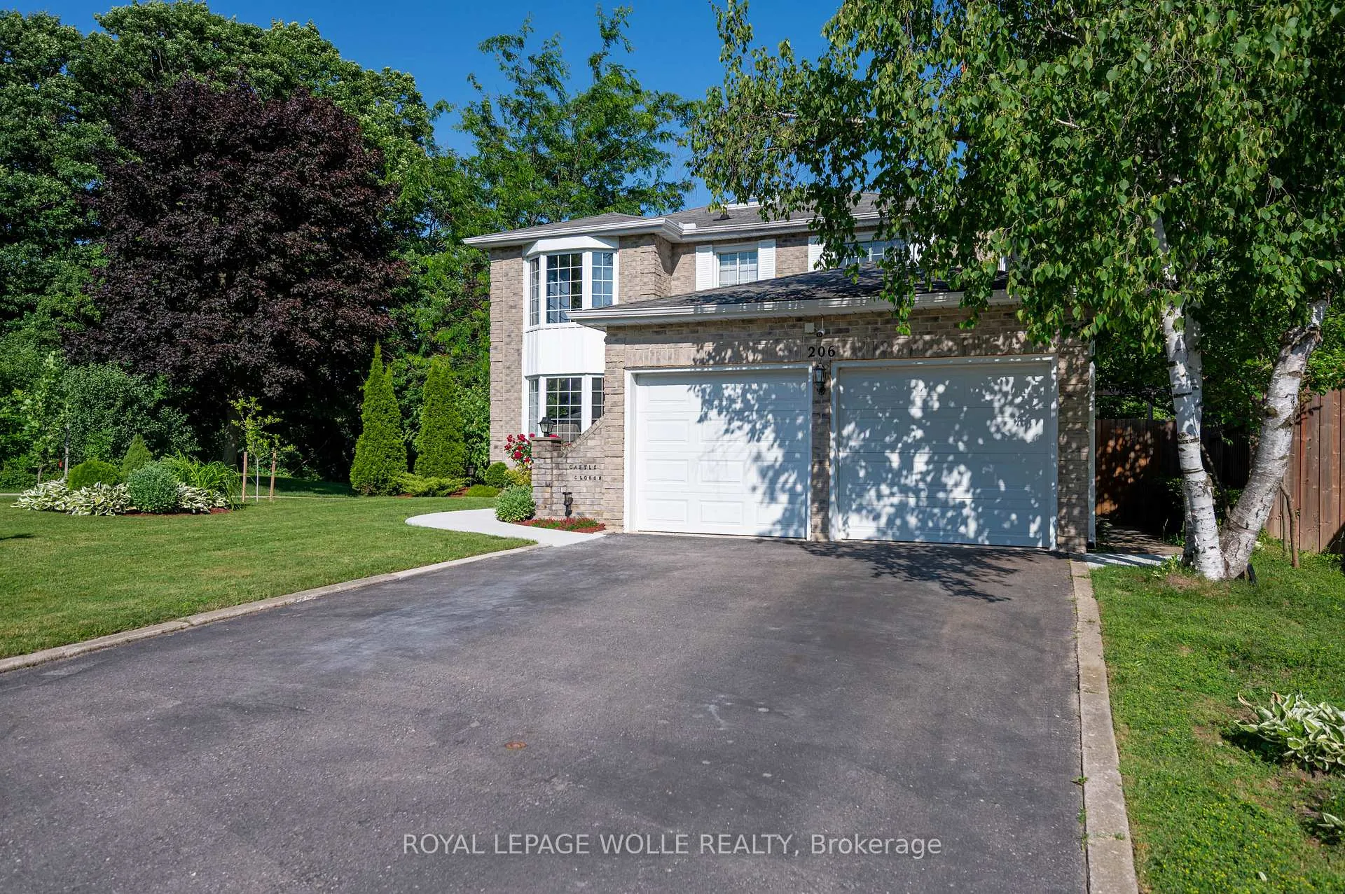 Photo 3 of 206 Westvale Drive, Waterloo — HOMEH