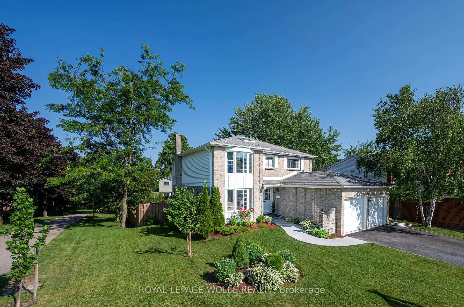 Photo 4 of 206 Westvale Drive, Waterloo — HOMEH