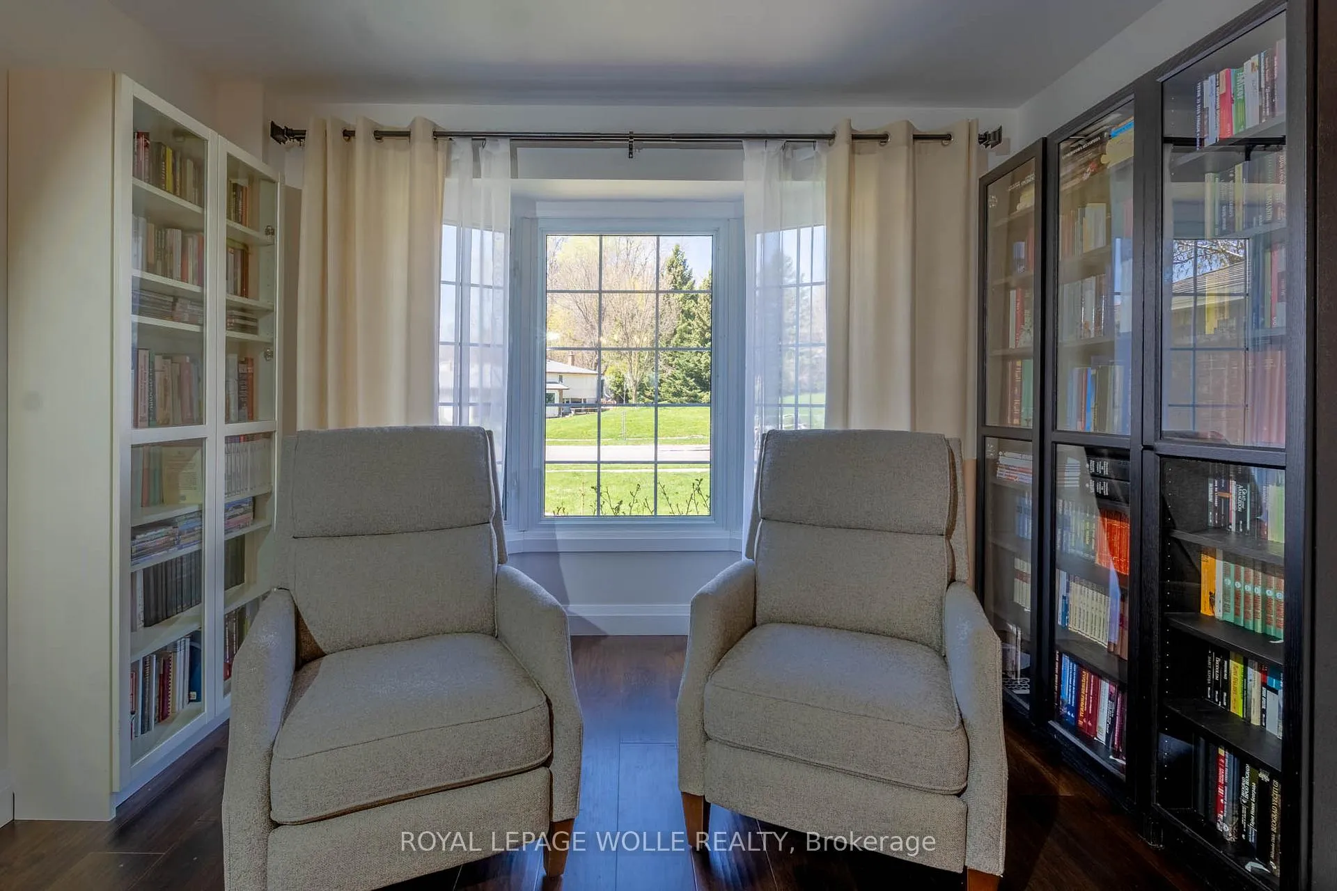 Photo 10 of 206 Westvale Drive, Waterloo — HOMEH