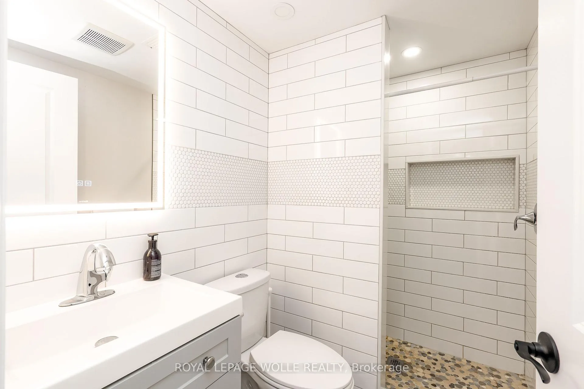 Photo 40 of 206 Westvale Drive, Waterloo — HOMEH