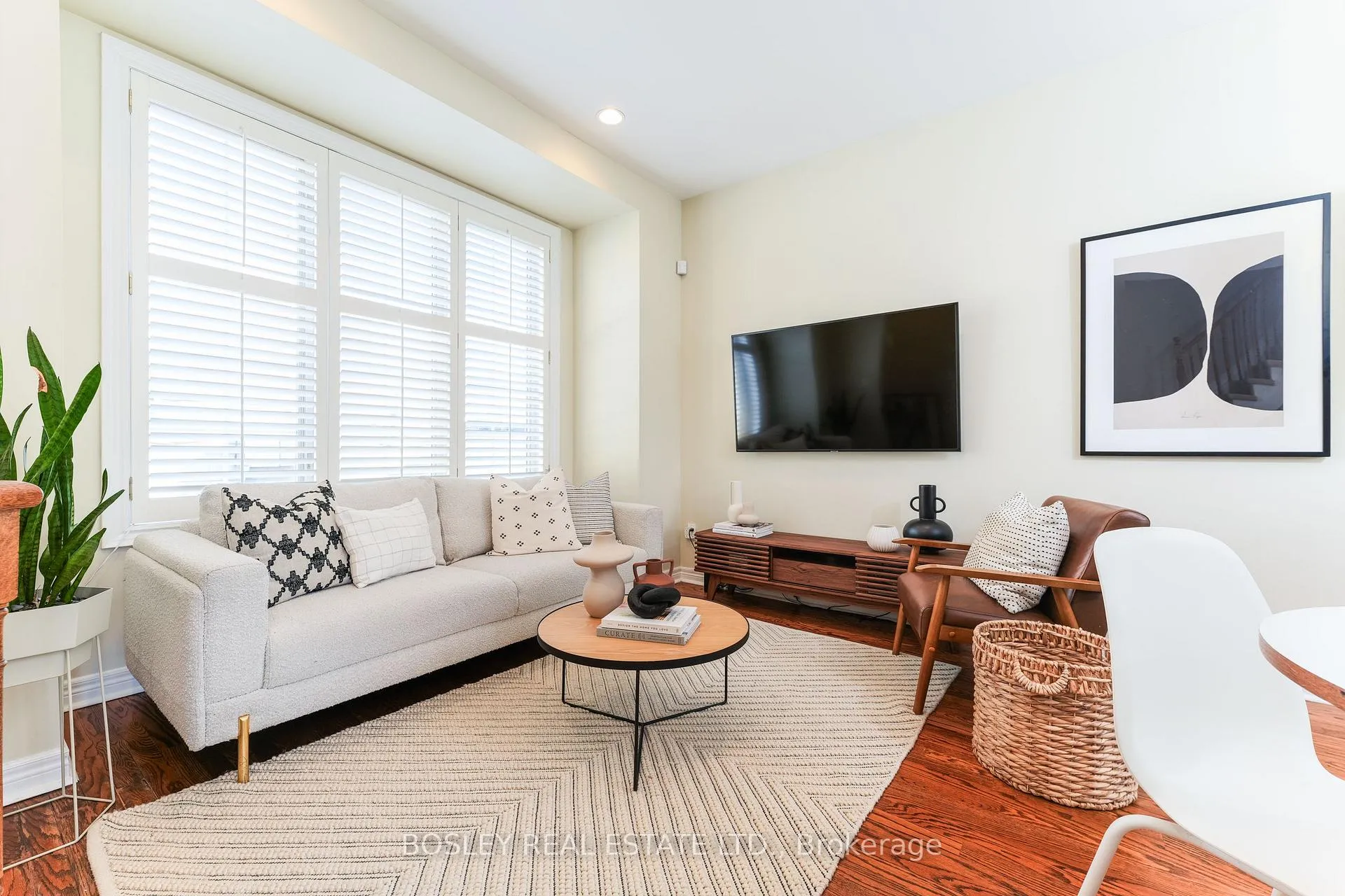 Photo 3 of 2210B Gerrard Street E, Toronto, East End-Danforth — HOMEH