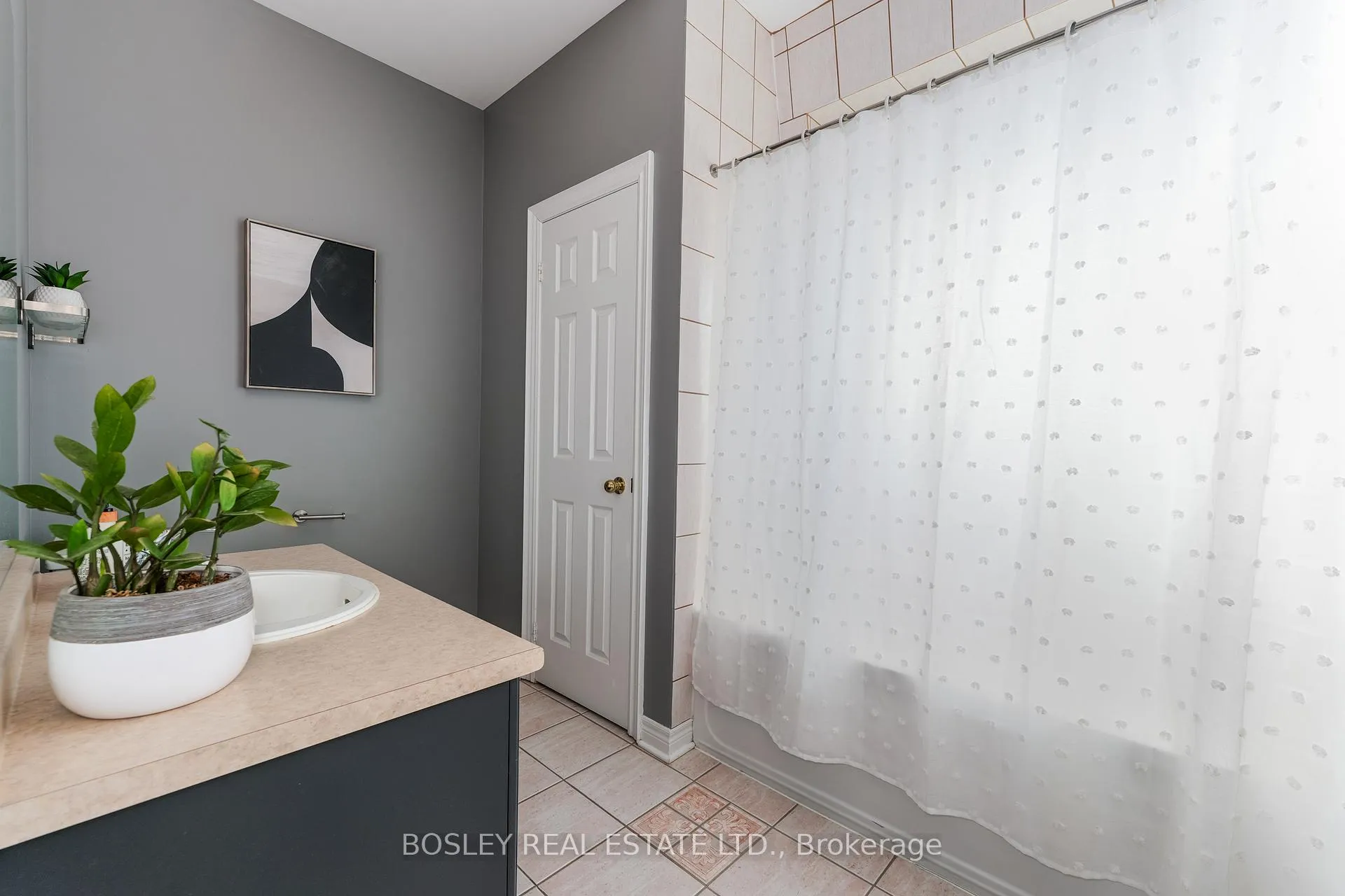 Photo 18 of 2210B Gerrard Street E, Toronto, East End-Danforth — HOMEH