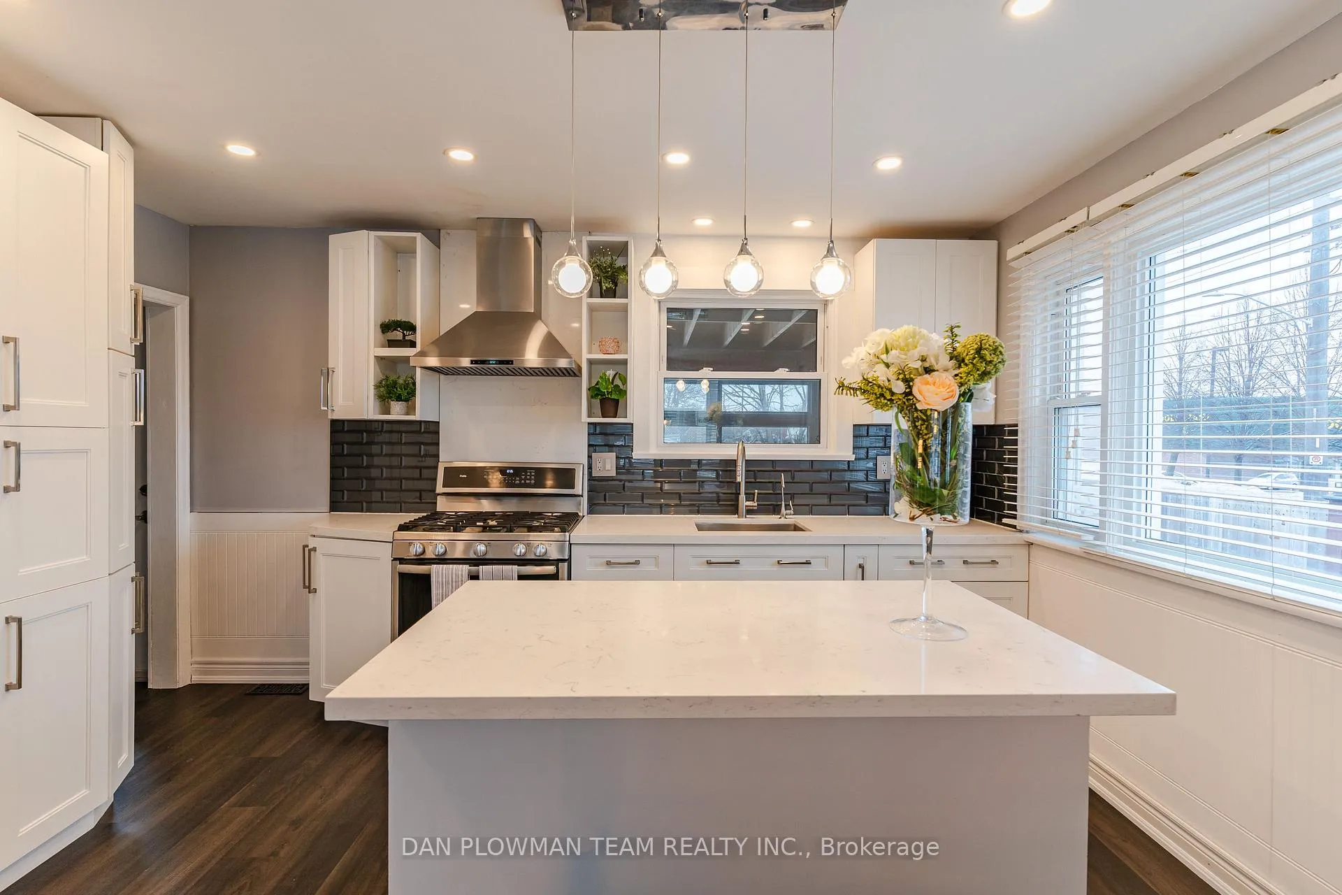 Photo 10 of 536 King Street E, Oshawa, O'Neill — HOMEH
