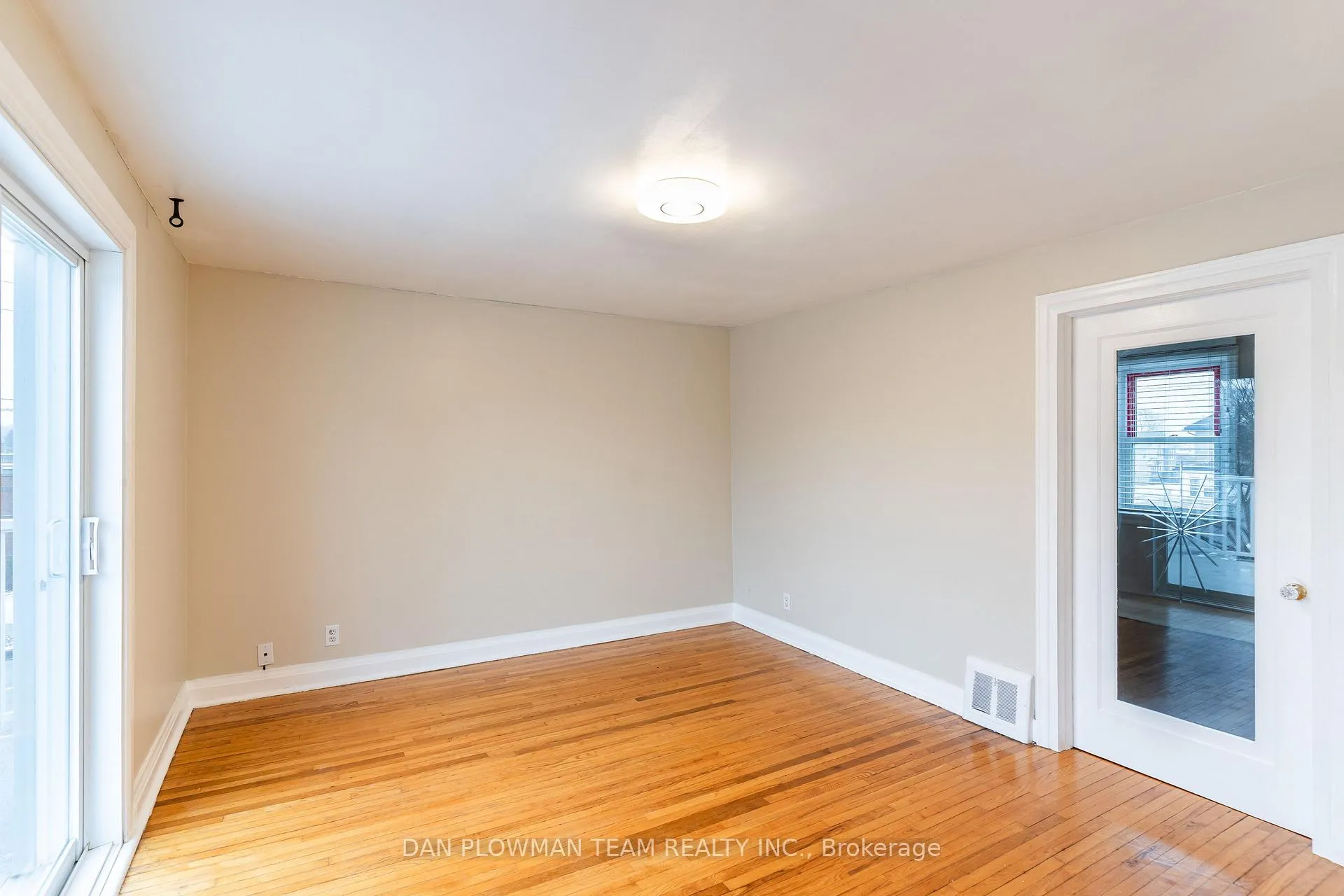 Photo 23 of 536 King Street E, Oshawa, O'Neill — HOMEH