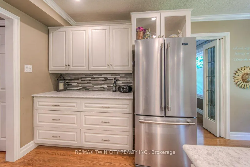 Photo 9 of 377 Westridge Drive, Waterloo — HOMEH