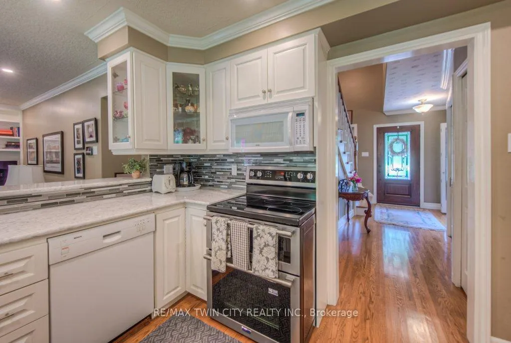 Photo 10 of 377 Westridge Drive, Waterloo — HOMEH