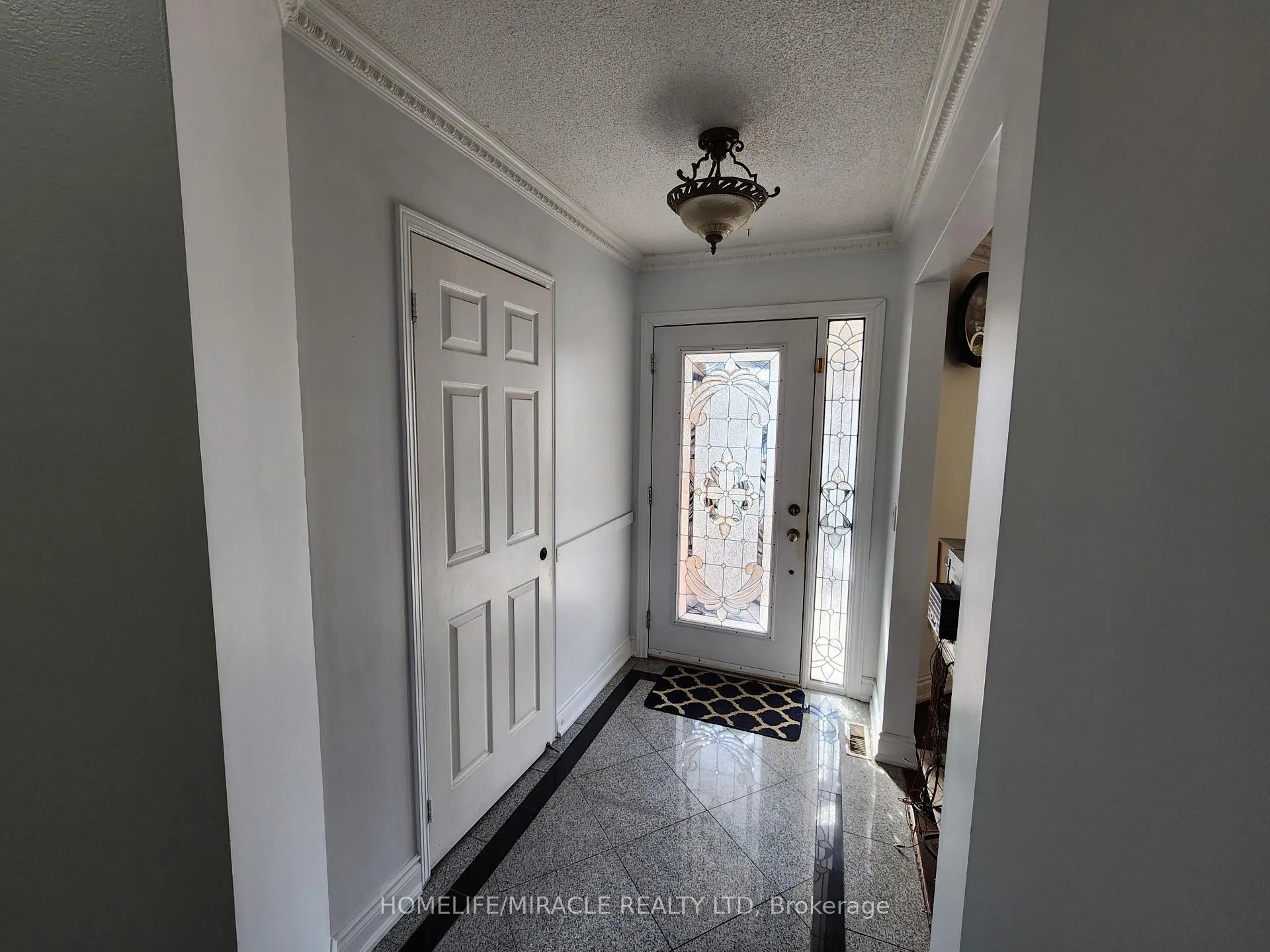 Photo 2 of 30 Niles Court, Brampton, Westgate — HOMEH