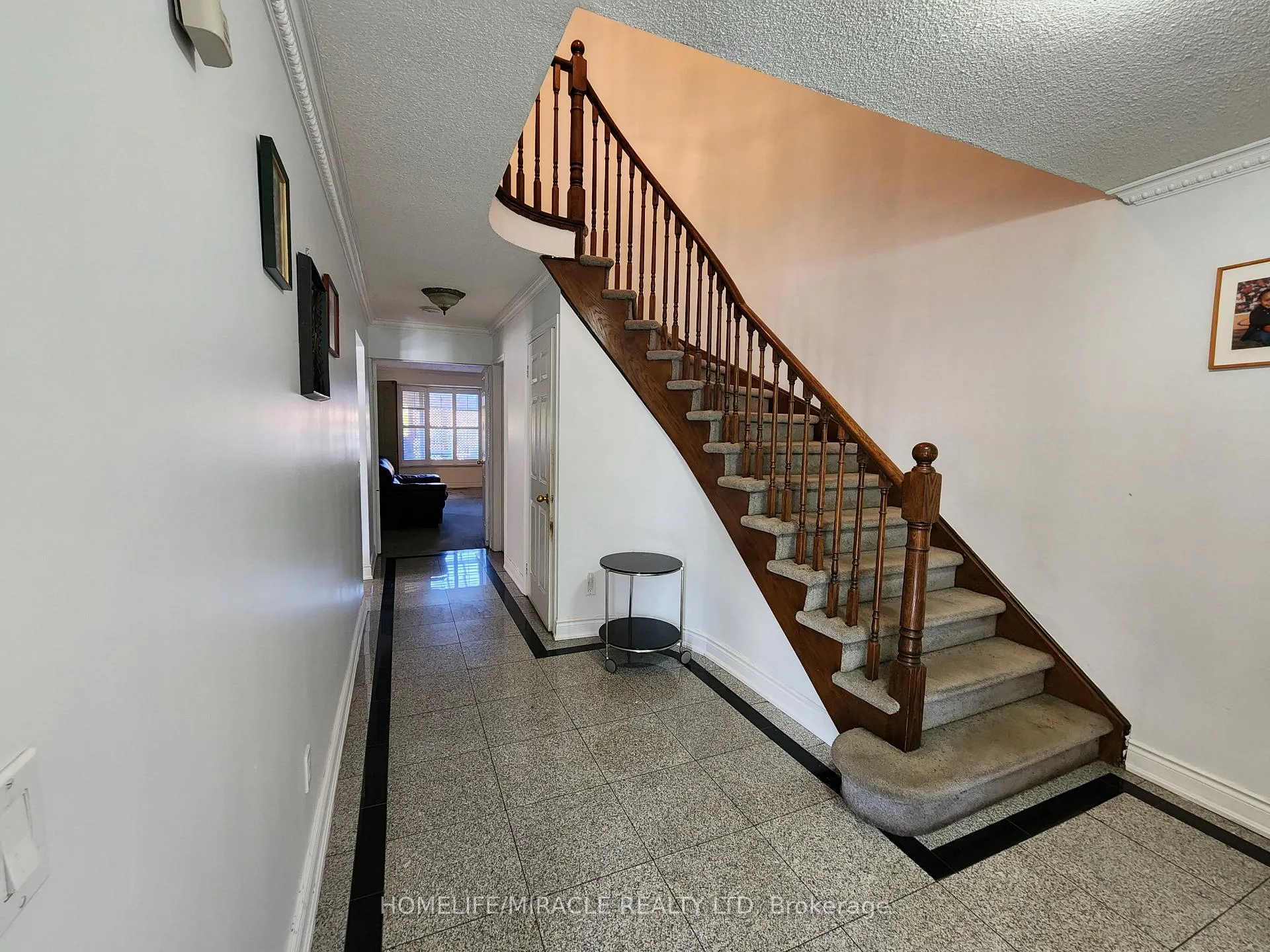 Photo 3 of 30 Niles Court, Brampton, Westgate — HOMEH