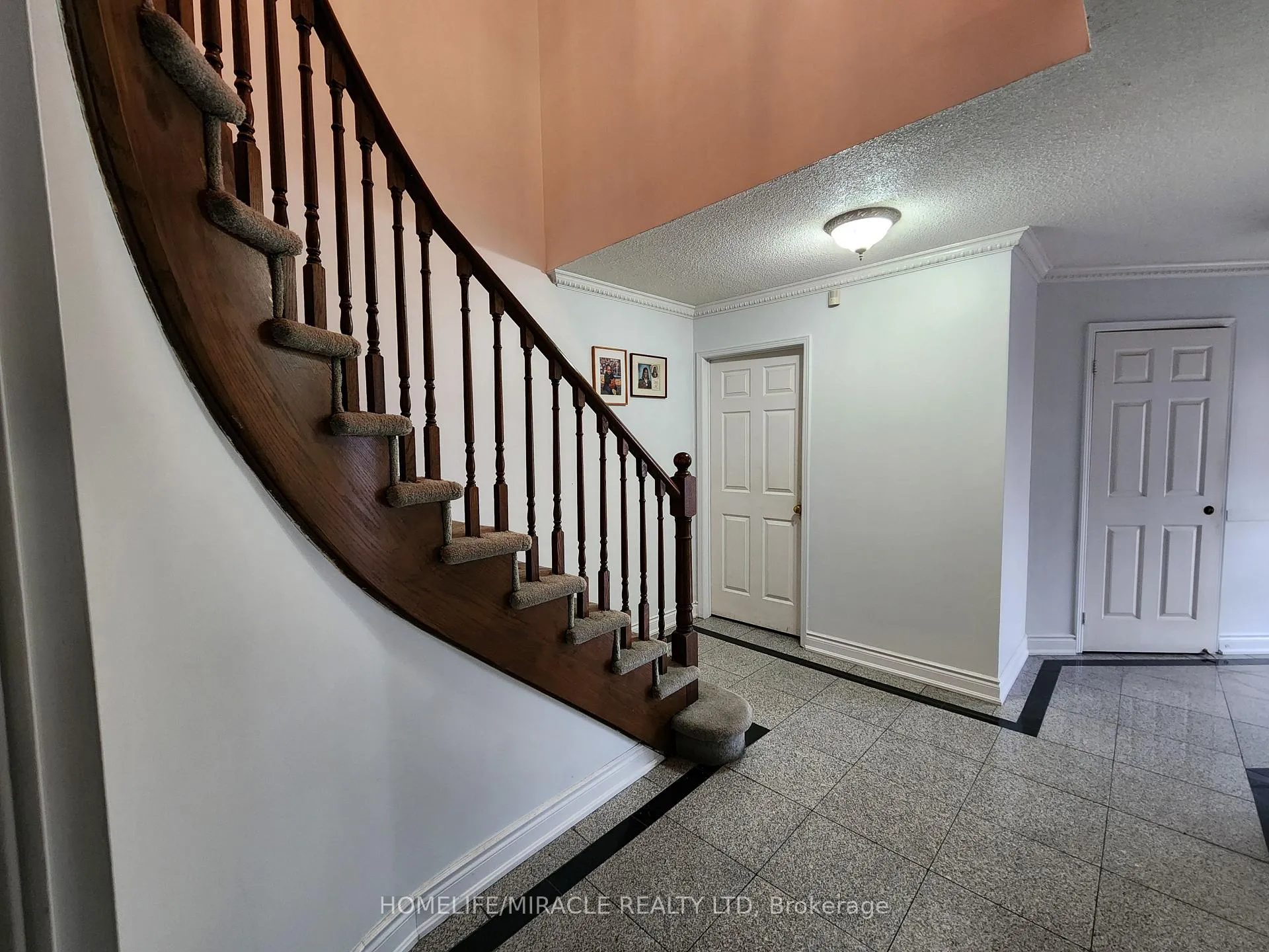 Photo 4 of 30 Niles Court, Brampton, Westgate — HOMEH