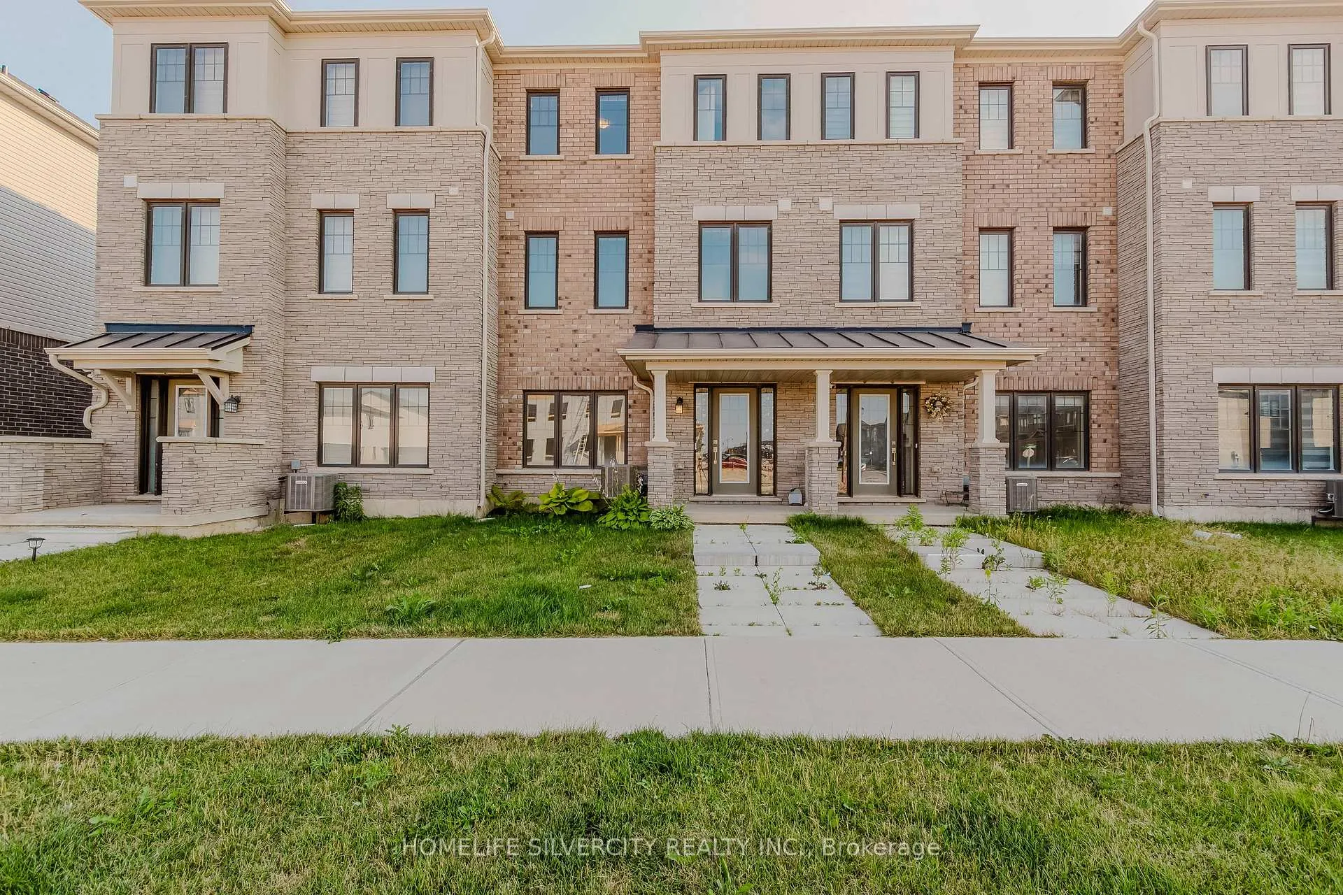 Photo 2 of 20 Bee Crescent, Brantford — HOMEH