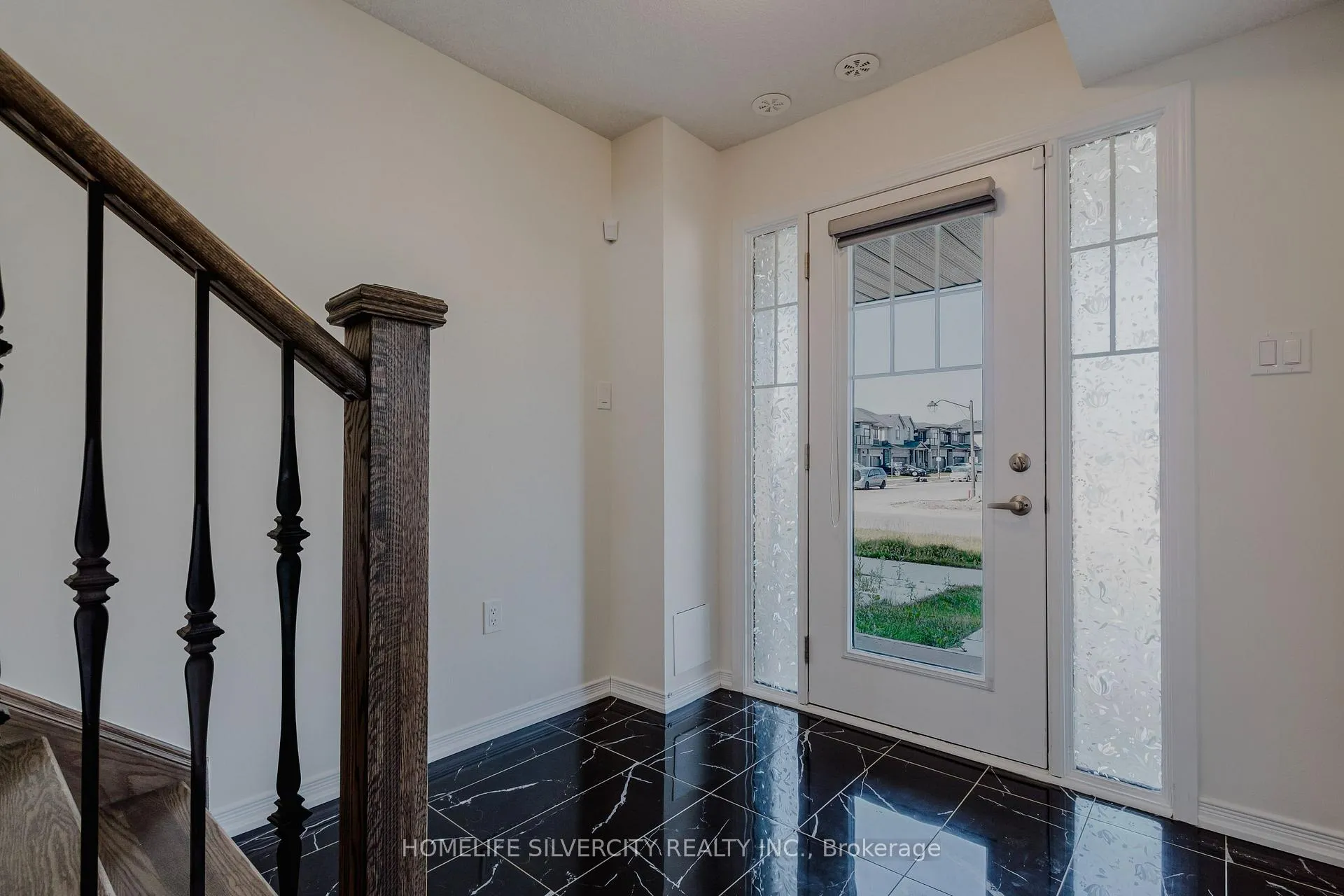 Photo 5 of 20 Bee Crescent, Brantford — HOMEH