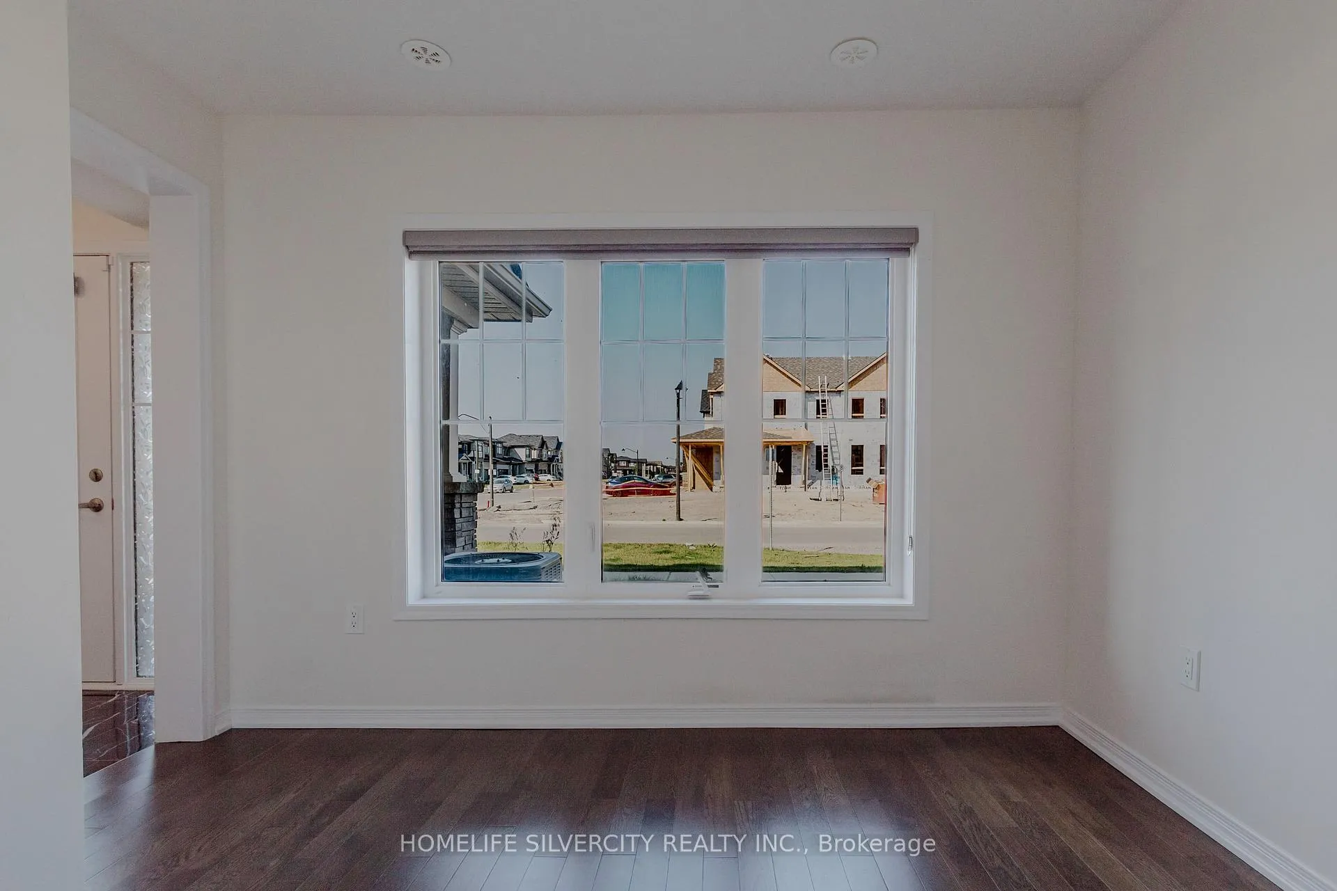 Photo 7 of 20 Bee Crescent, Brantford — HOMEH