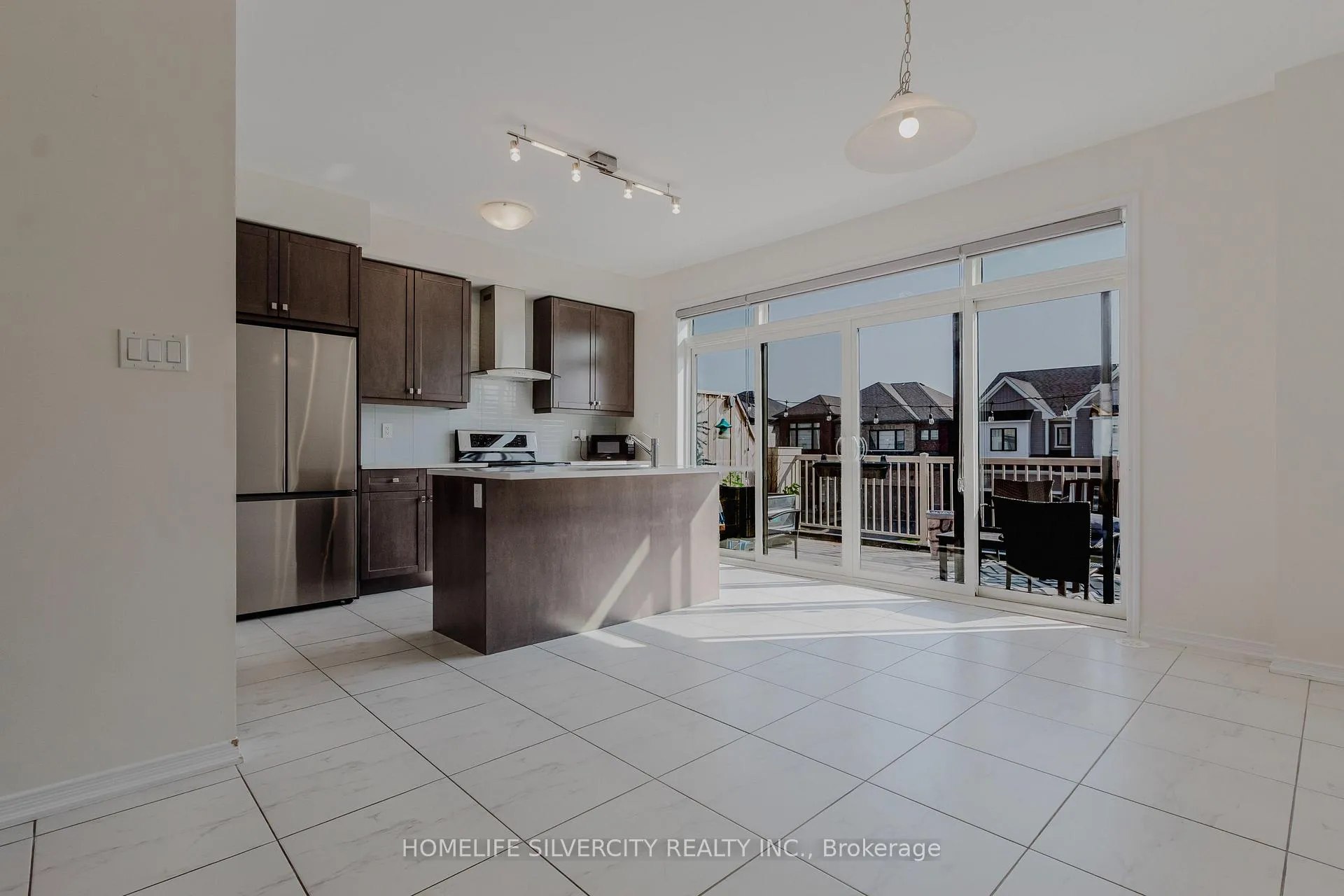 Photo 8 of 20 Bee Crescent, Brantford — HOMEH