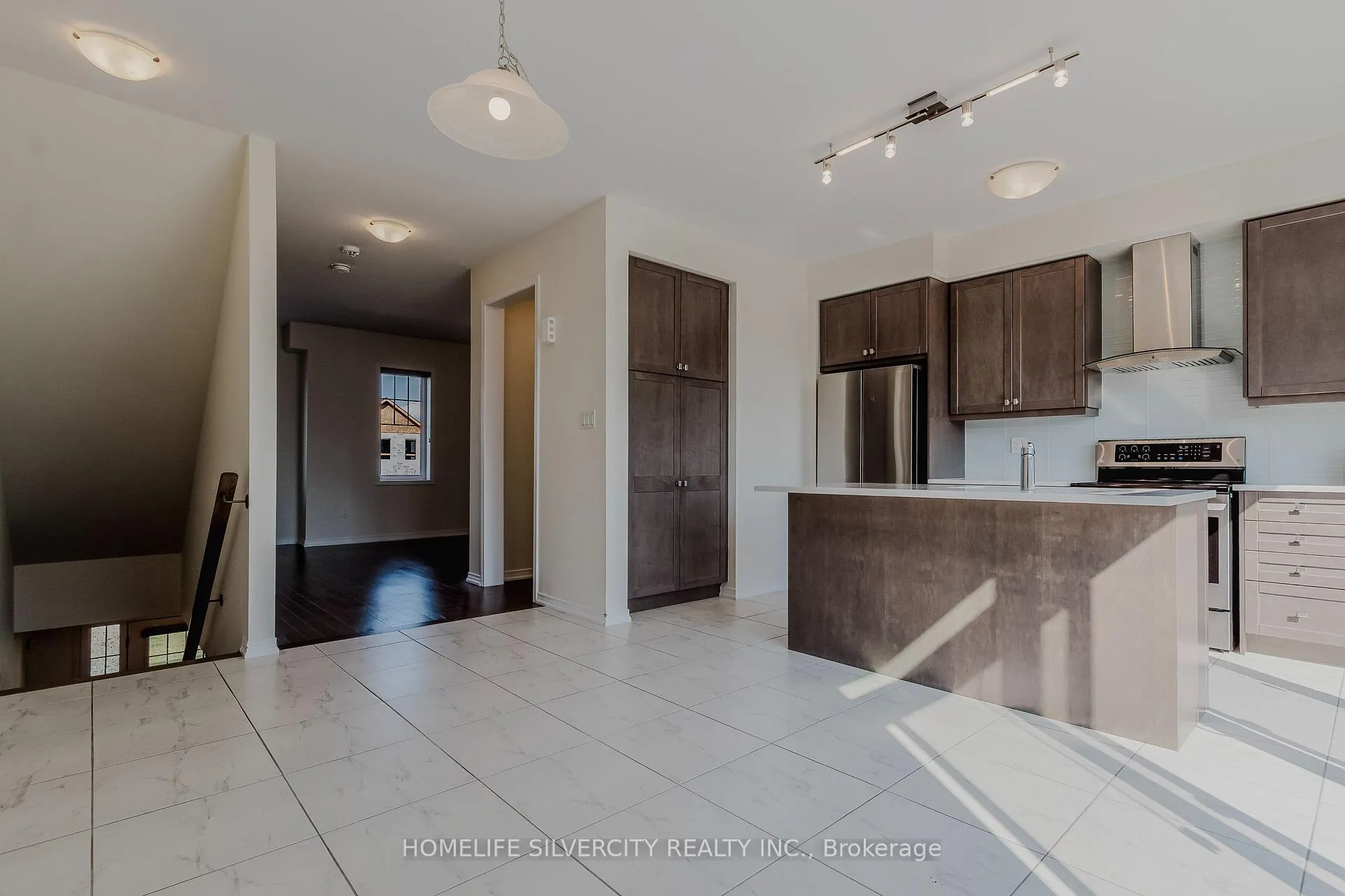 Photo 10 of 20 Bee Crescent, Brantford — HOMEH