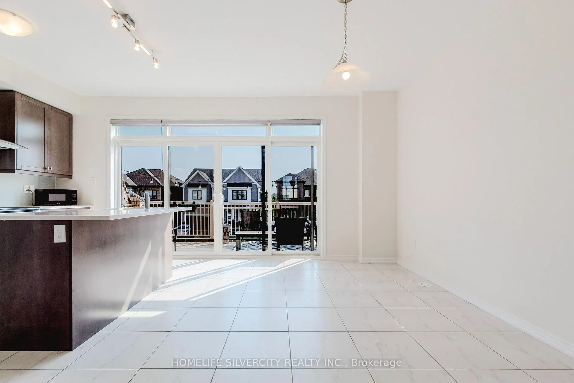 Photo 15 of 20 Bee Crescent, Brantford — HOMEH