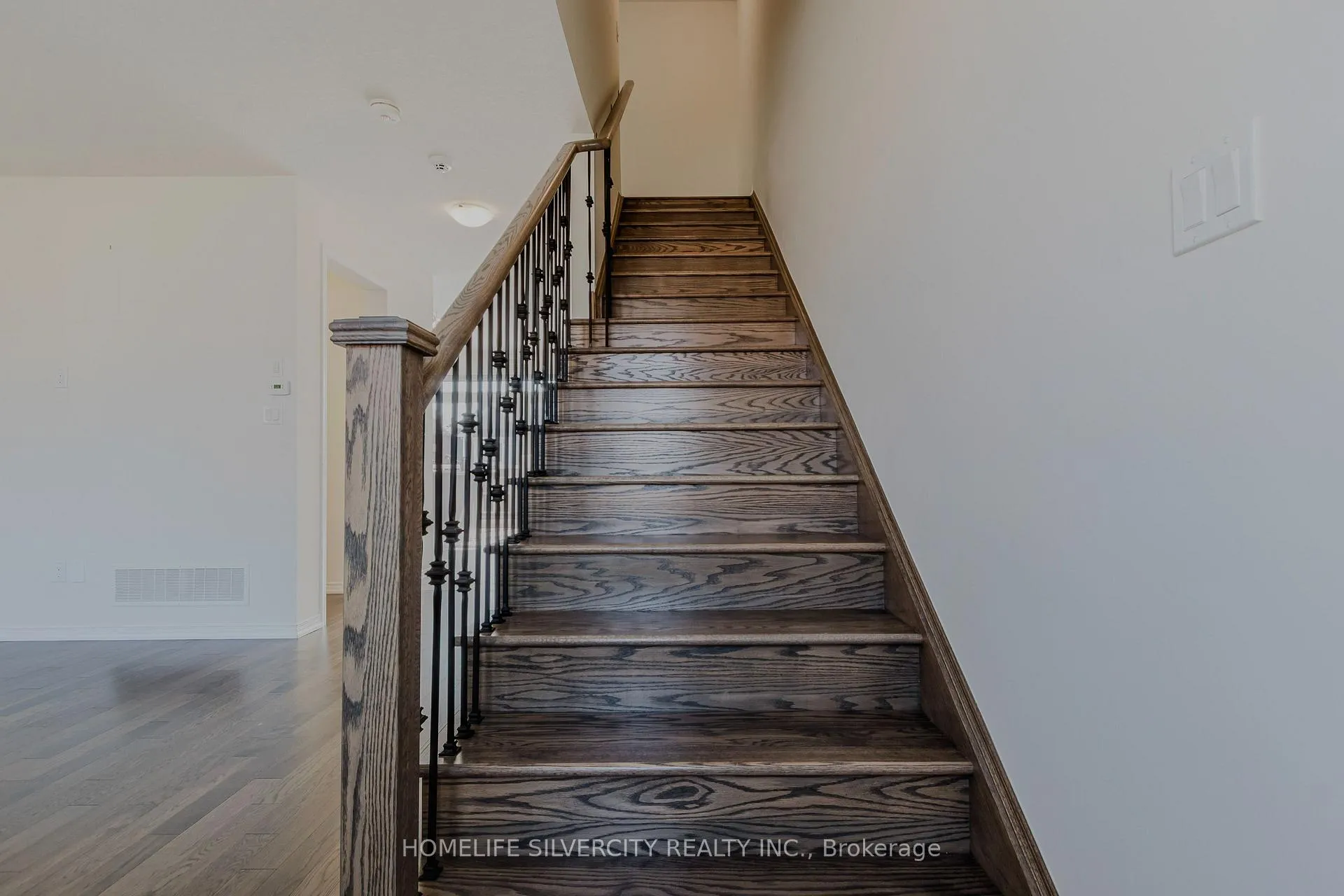 Photo 20 of 20 Bee Crescent, Brantford — HOMEH